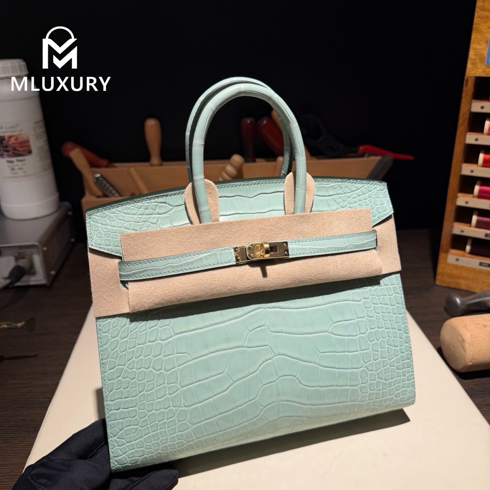 Hermès Birkin 25, Exterior stitching, Matte crocodile, Mint green, Gold hardware
