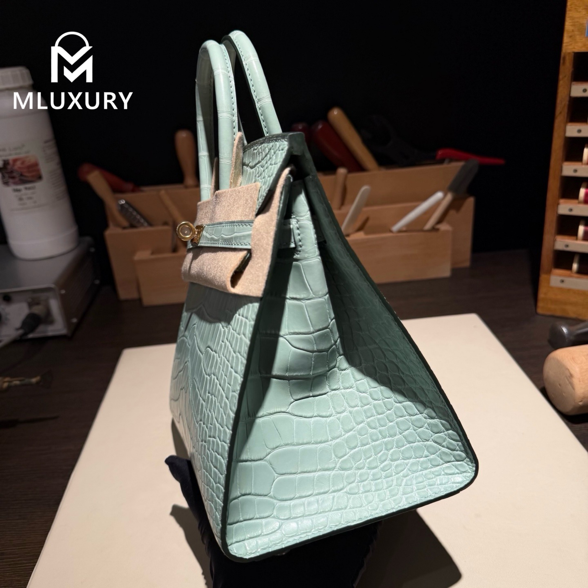 Hermès Birkin 25, Exterior stitching, Matte crocodile, Mint green, Gold hardware