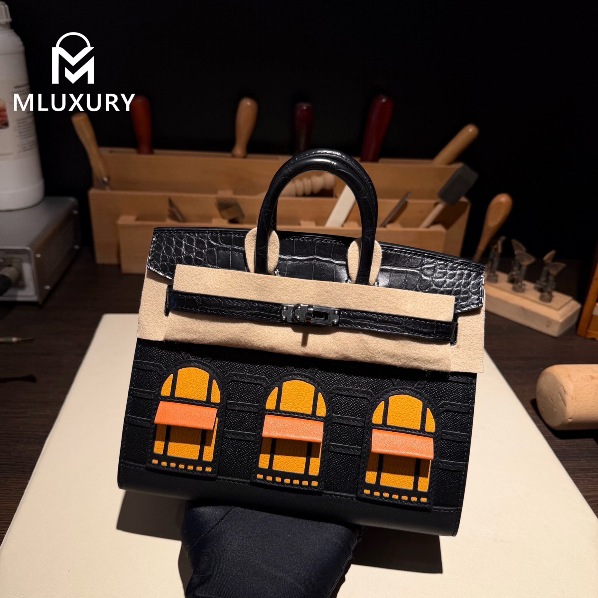 Hermès Birkin 20, Matte Alligator, Midnight House, Black Buckle