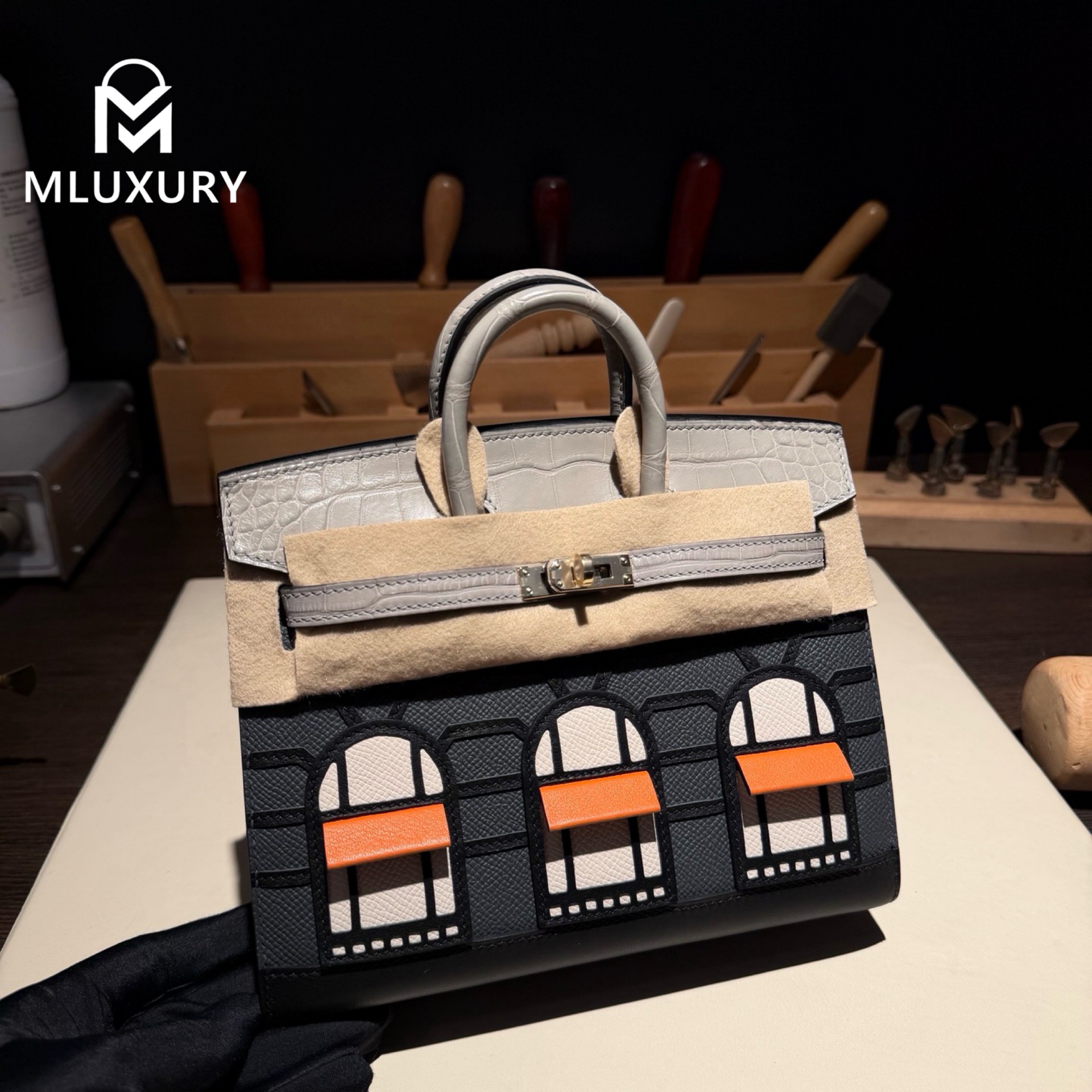 Hermès Birkin 20, Matte crocodile pattern, Grey house design, Light gold hardware