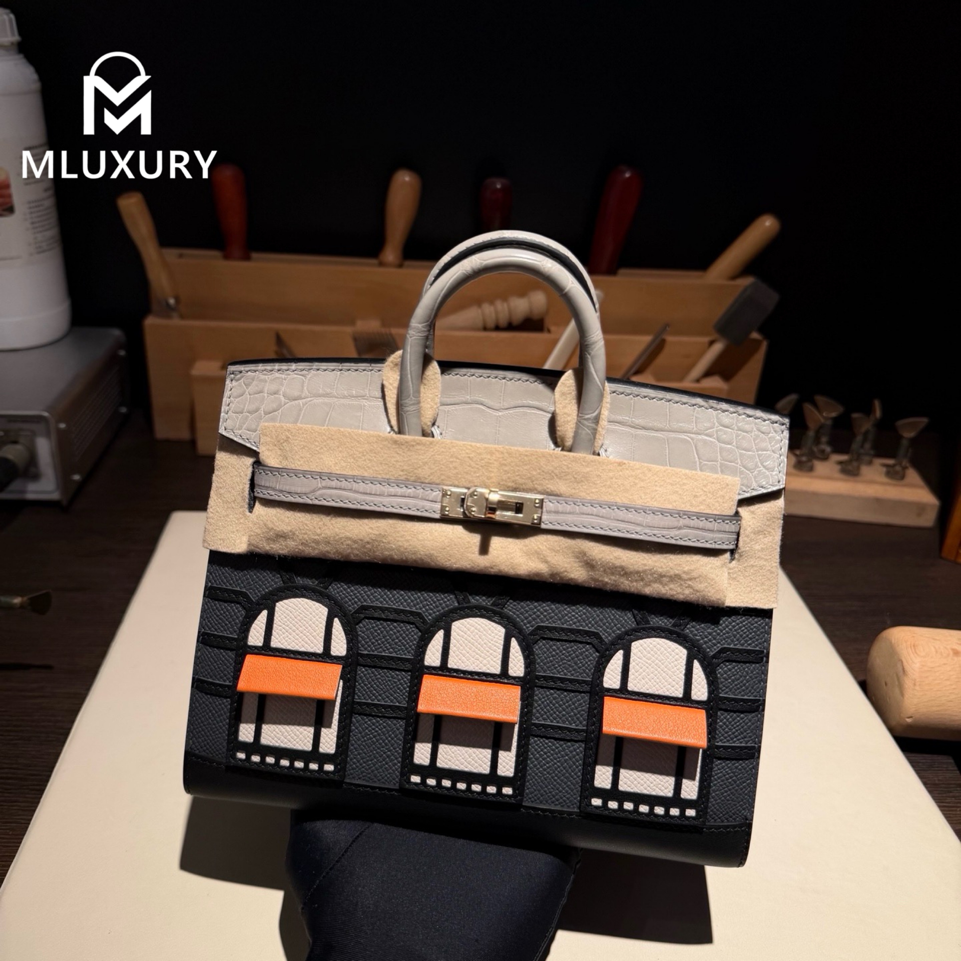 Hermès Birkin 20, Matte crocodile pattern, Grey house design, Light gold hardware
