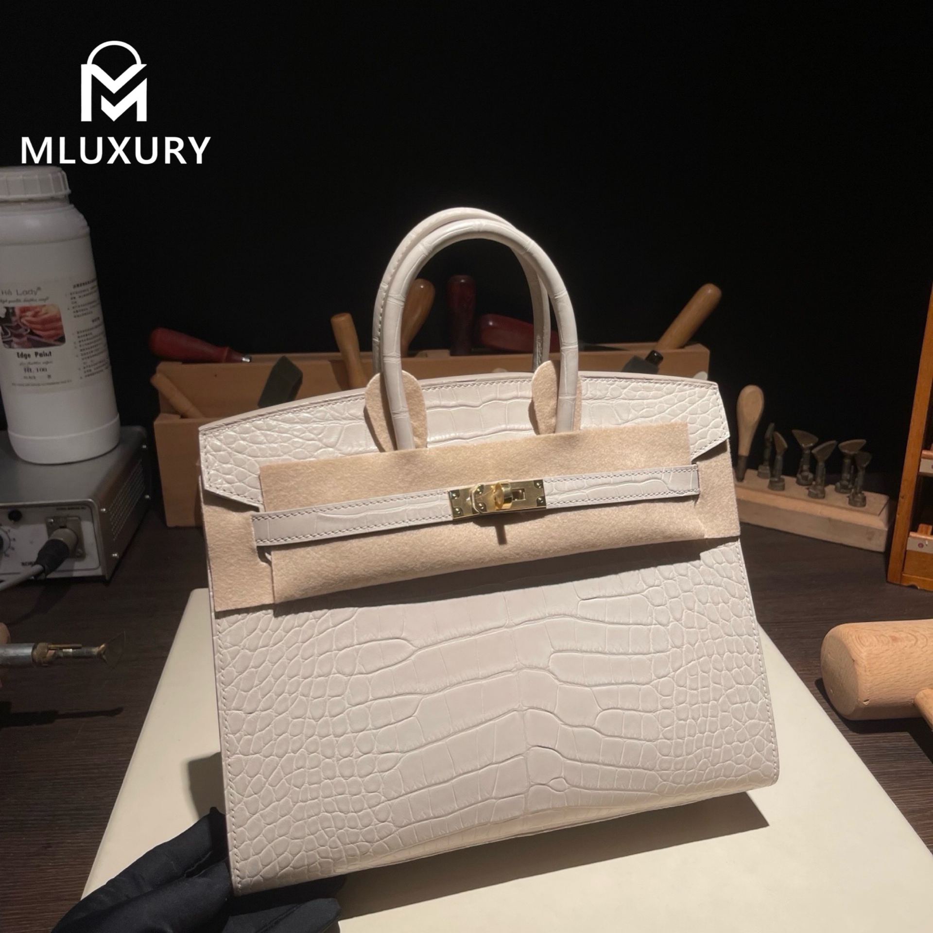 Hermès Birkin 25, Matte American alligator leather, Glacier white, Gold hardware