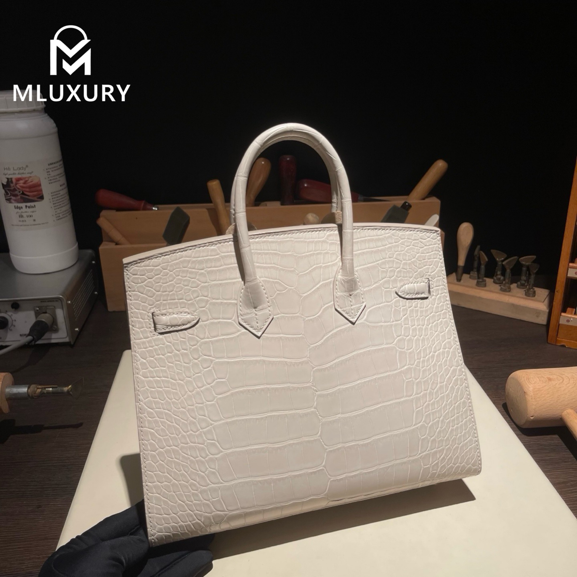 Hermès Birkin 25, Matte American alligator leather, Glacier white, Gold hardware