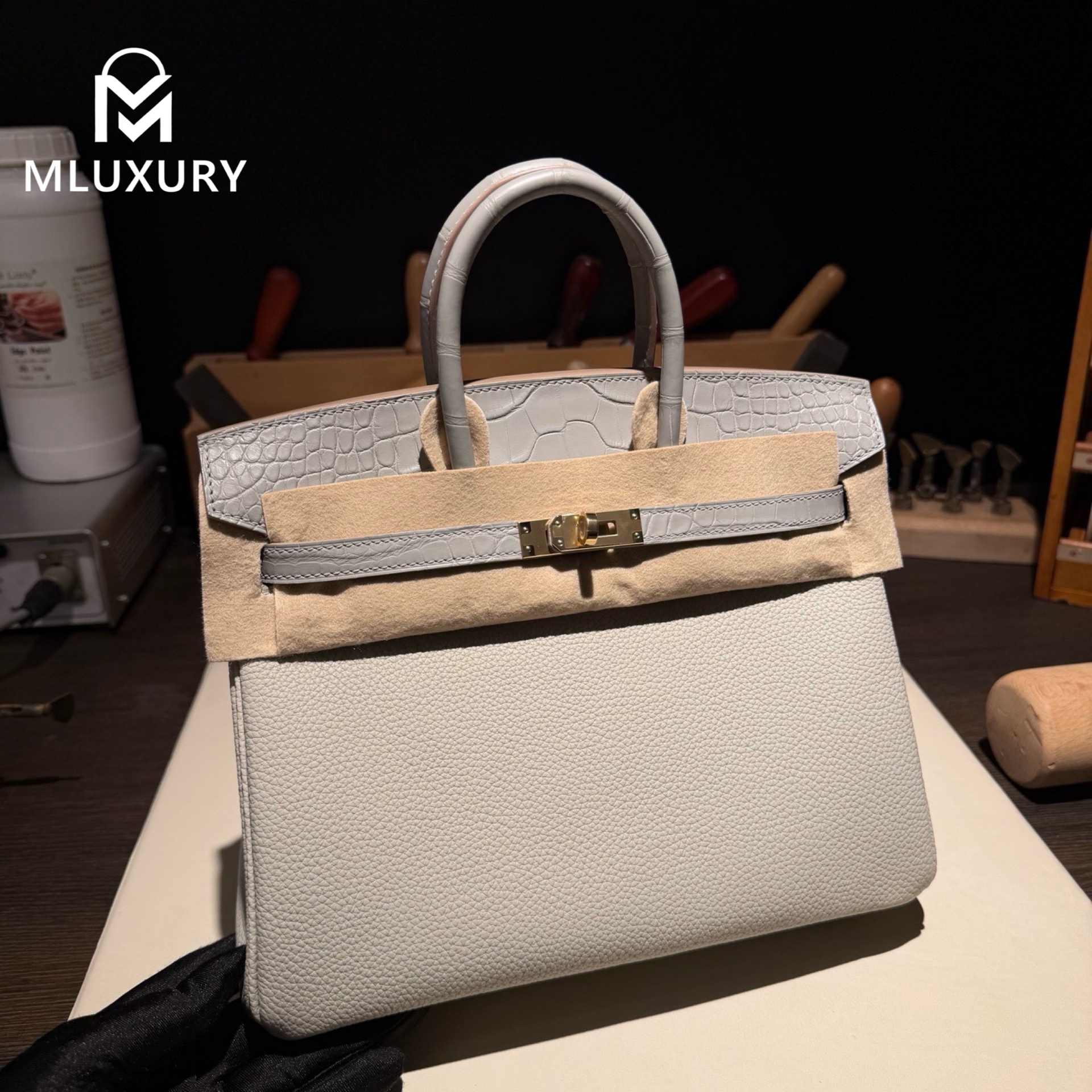 Hermès Birkin 25 Togo with matte crocodile leather, Pearl grey, Gold hardware