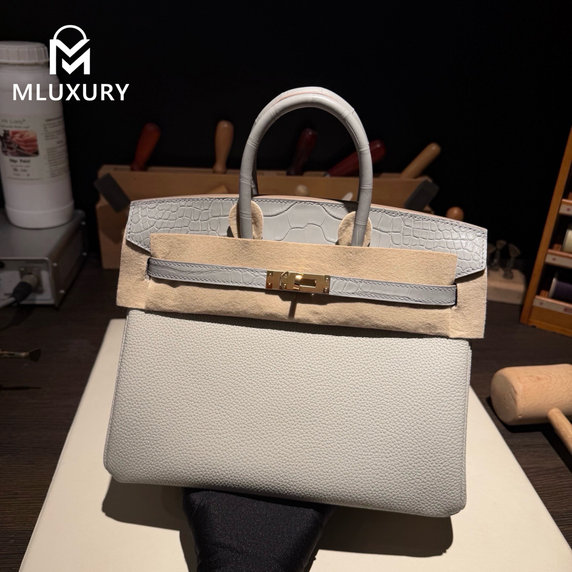 Hermès Birkin 25 Togo with matte crocodile leather, Pearl grey, Gold hardware