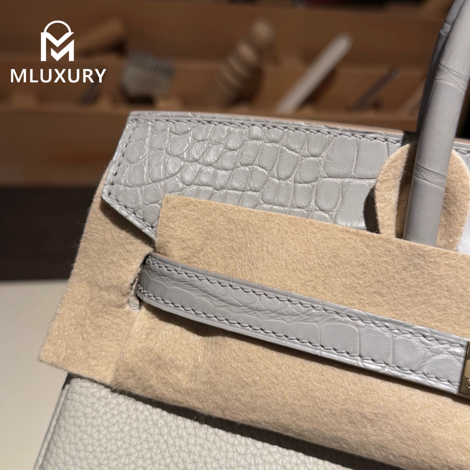 Hermès Birkin 25 Togo with matte crocodile leather, Pearl grey, Gold hardware