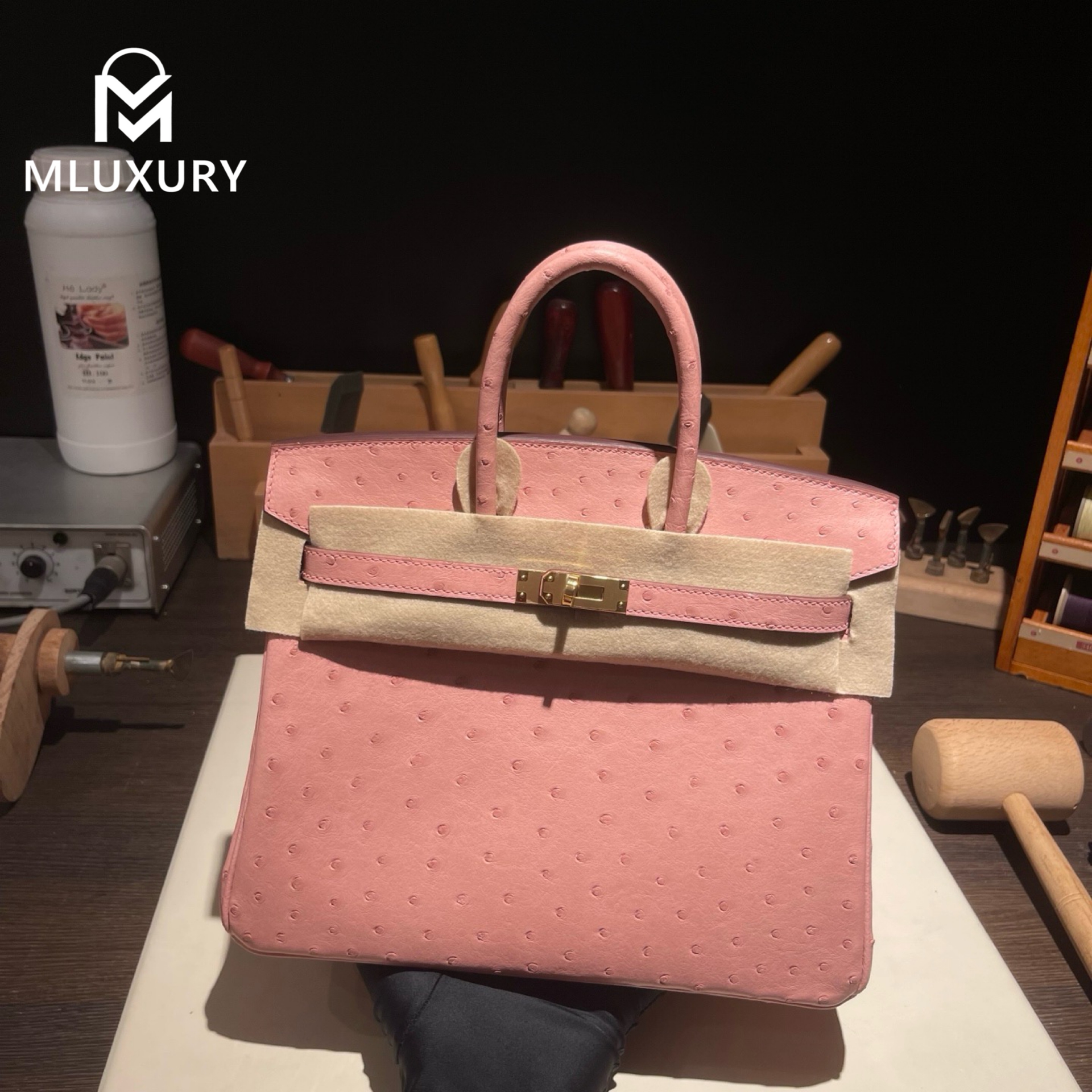 Hermès Birkin 25, Ostrich Leather, Ceramic Pink, Gold Hardware