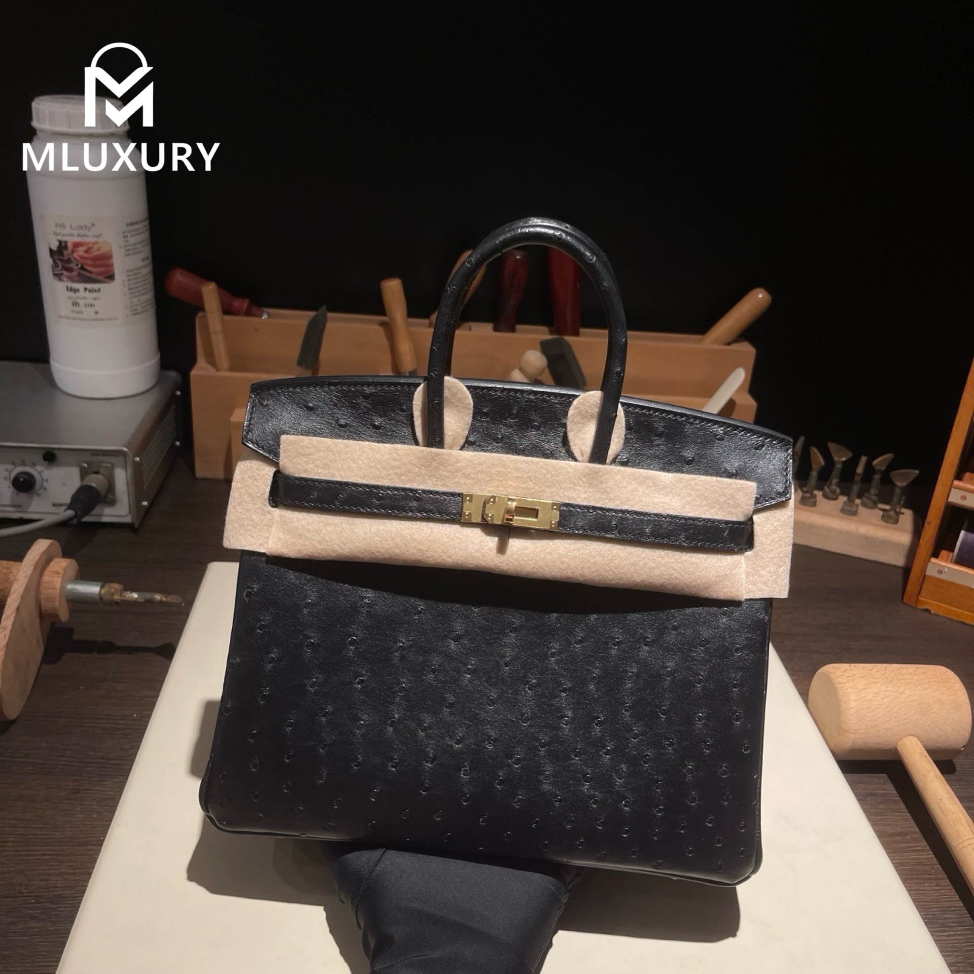Hermès Birkin 25, Ostrich Leather, Black, Gold Hardware