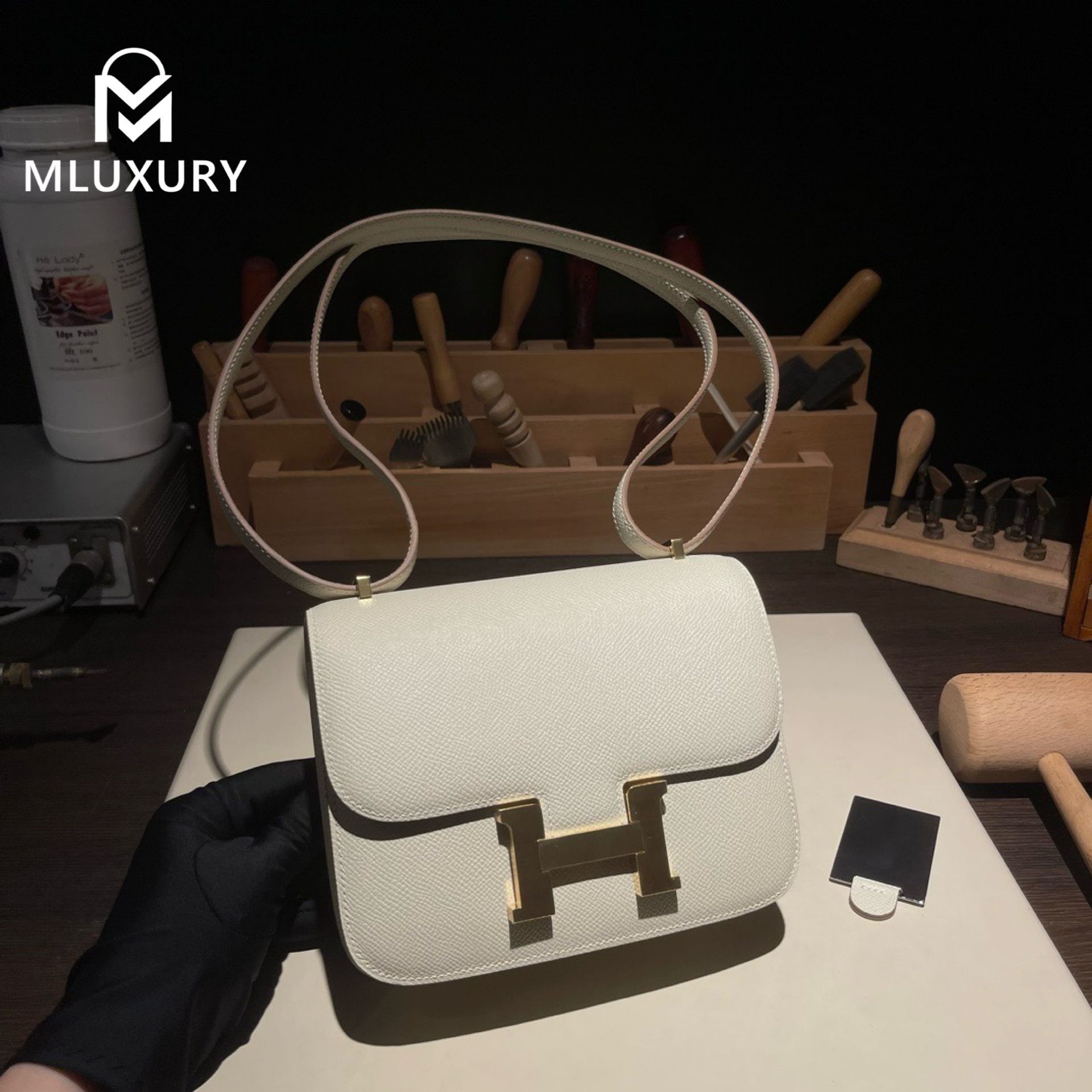 Hermès Constance 19 Flight Attendant New Style, with Mirror, Epsom Leather, Milkshake White, Gold Hardware