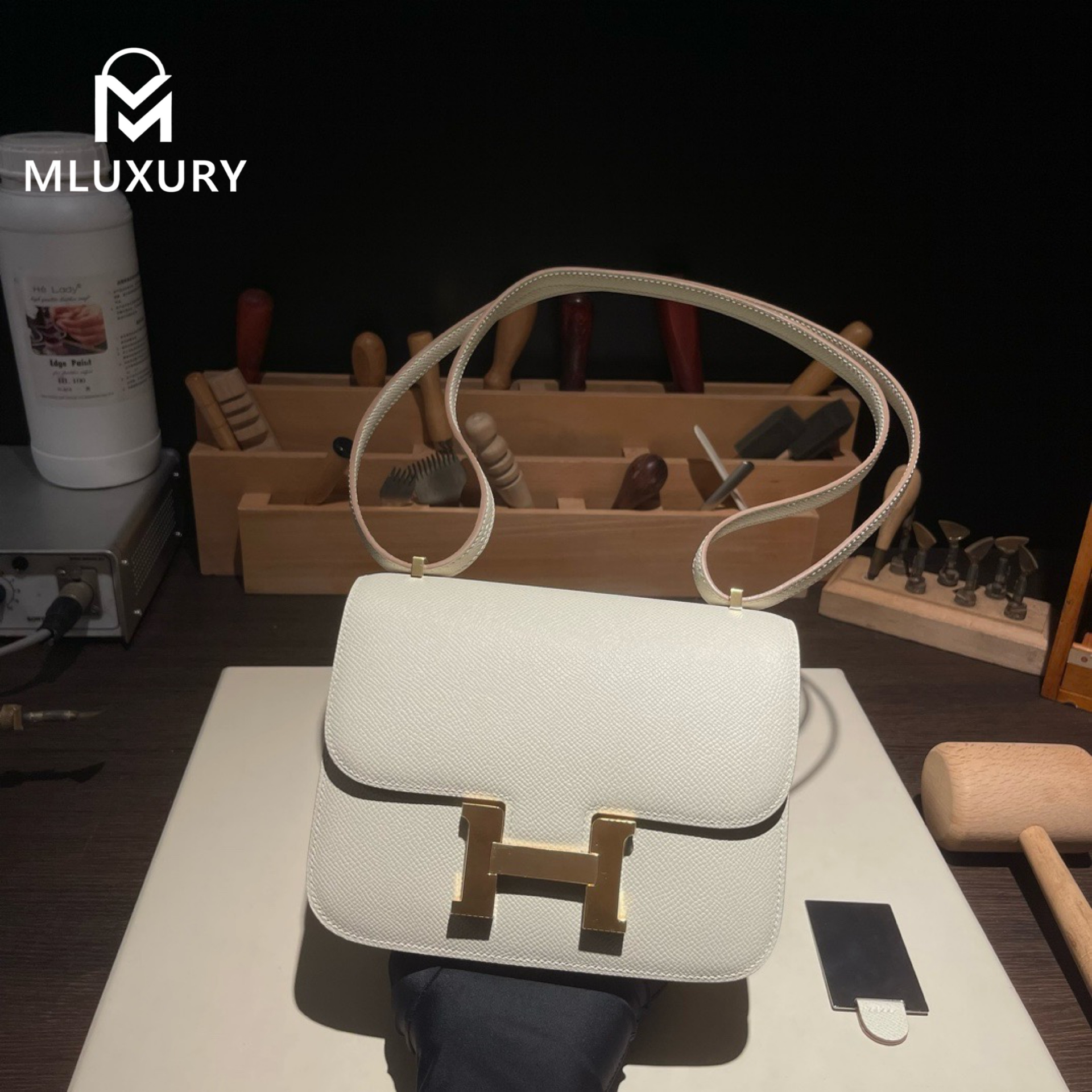Hermès Constance 19 Flight Attendant New Style, with Mirror, Epsom Leather, Milkshake White, Gold Hardware