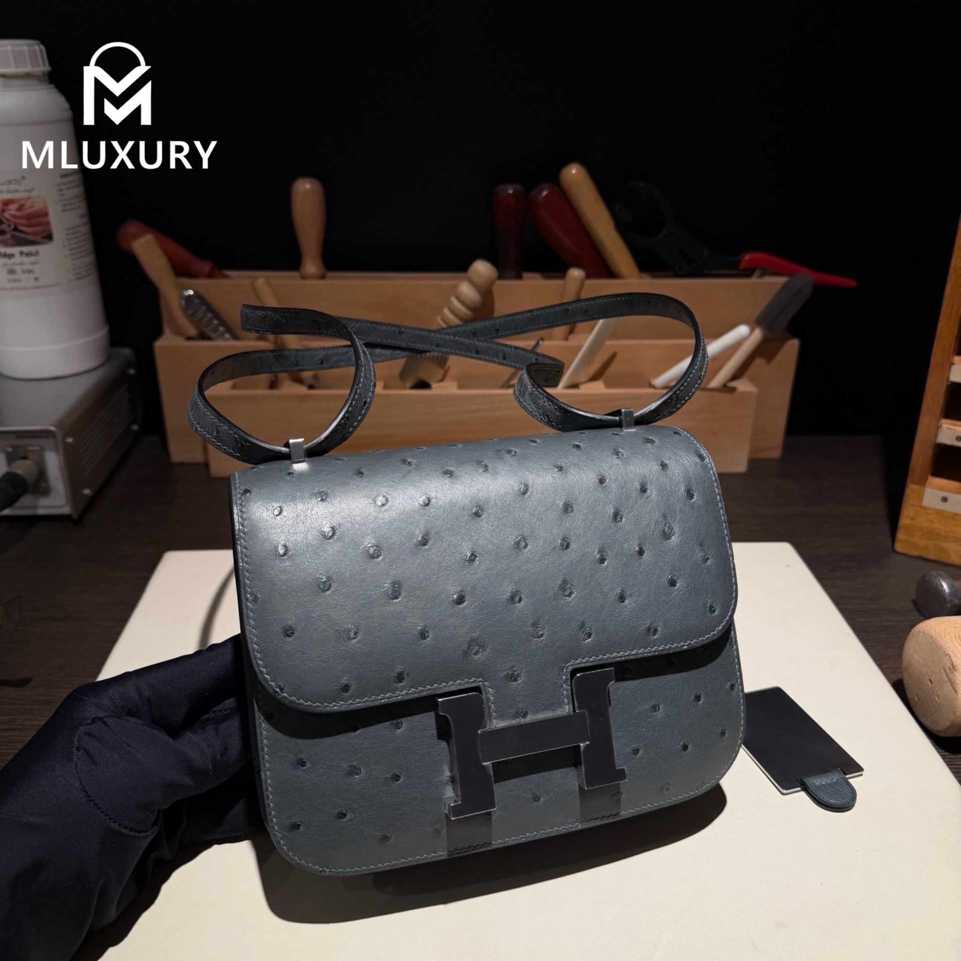 Hermès Constance 19 new flight attendant style, with mirror, ostrich leather, graphite gray, silver hardware.