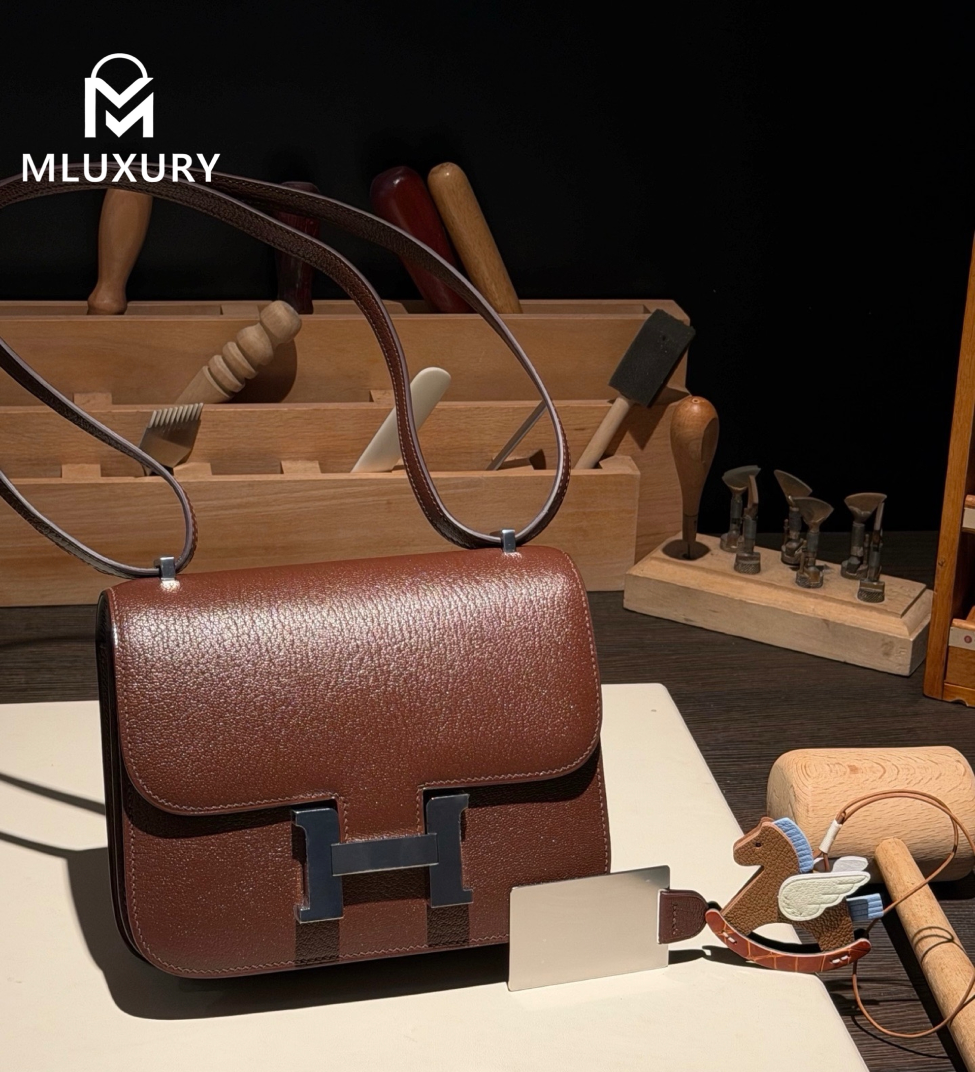 Hermès Constance 19 new flight attendant style, with mirror, SY, Havana wood and ebony, silver hardware.