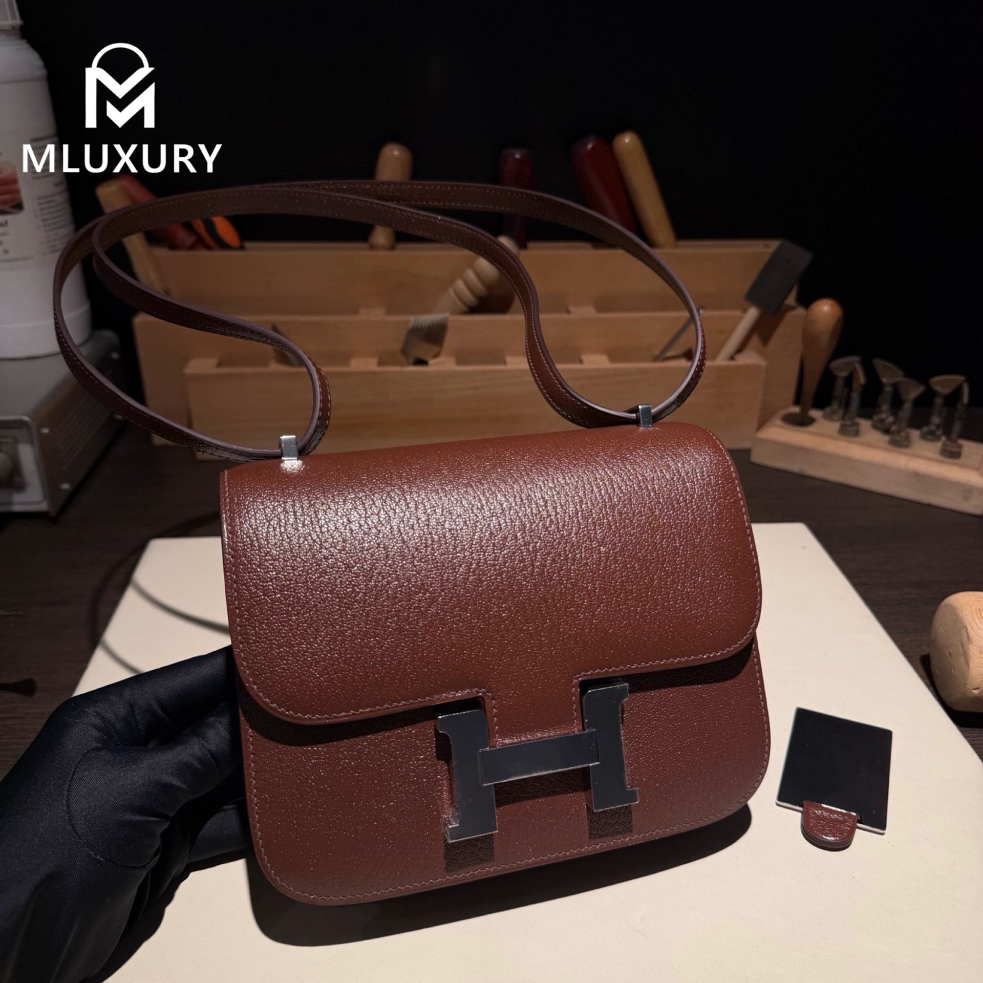 Hermès Constance 19 new flight attendant style, with mirror, SY, Havana wood and ebony, silver hardware.