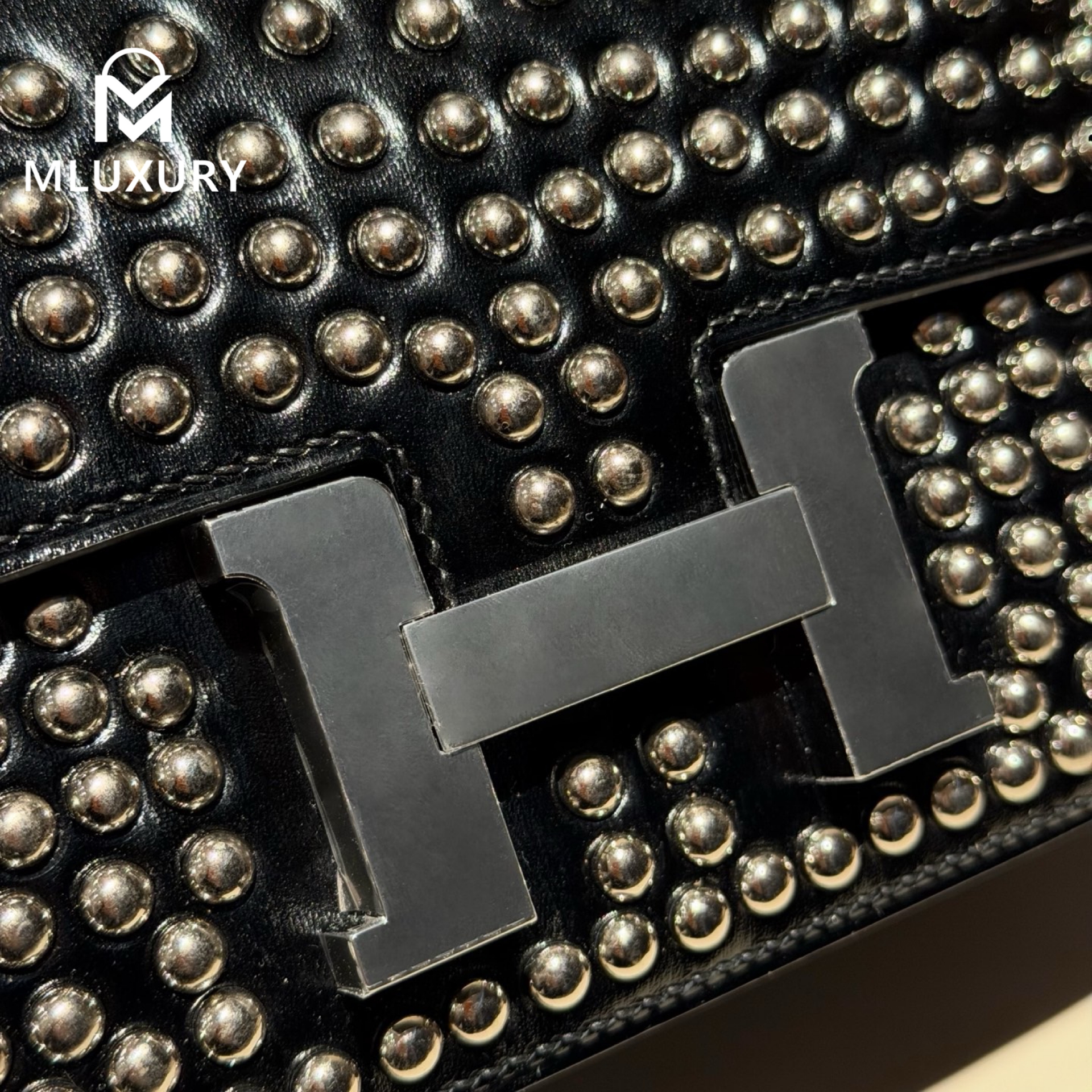 Hermès Constance 19 new style, flight attendant style with mirror, Box leather, Studded, black with silver hardware