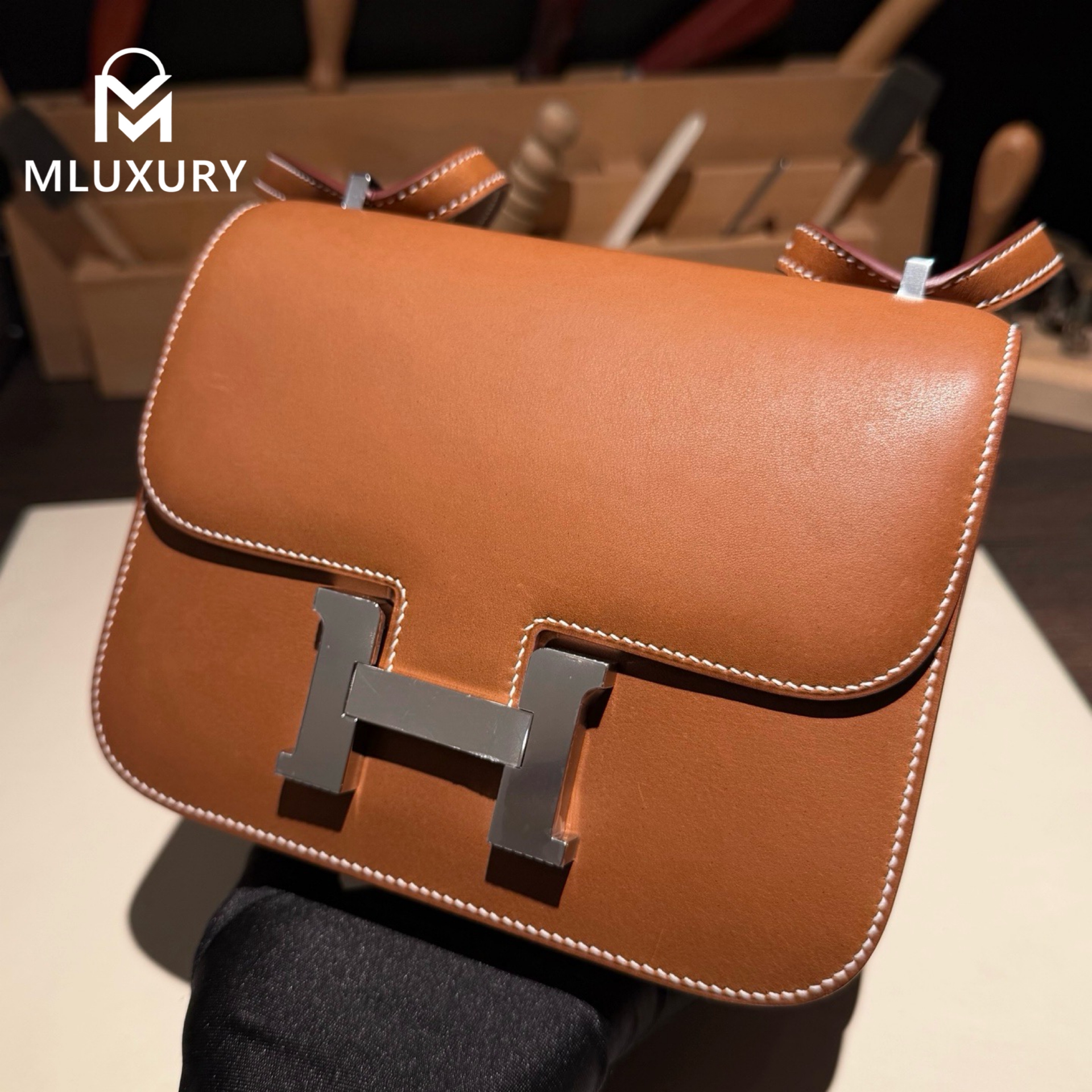 Hermès Constance 19 new flight attendant style with mirror, Genuine French HASS Barenia saddle leather, Gold-brown,Silver hardware