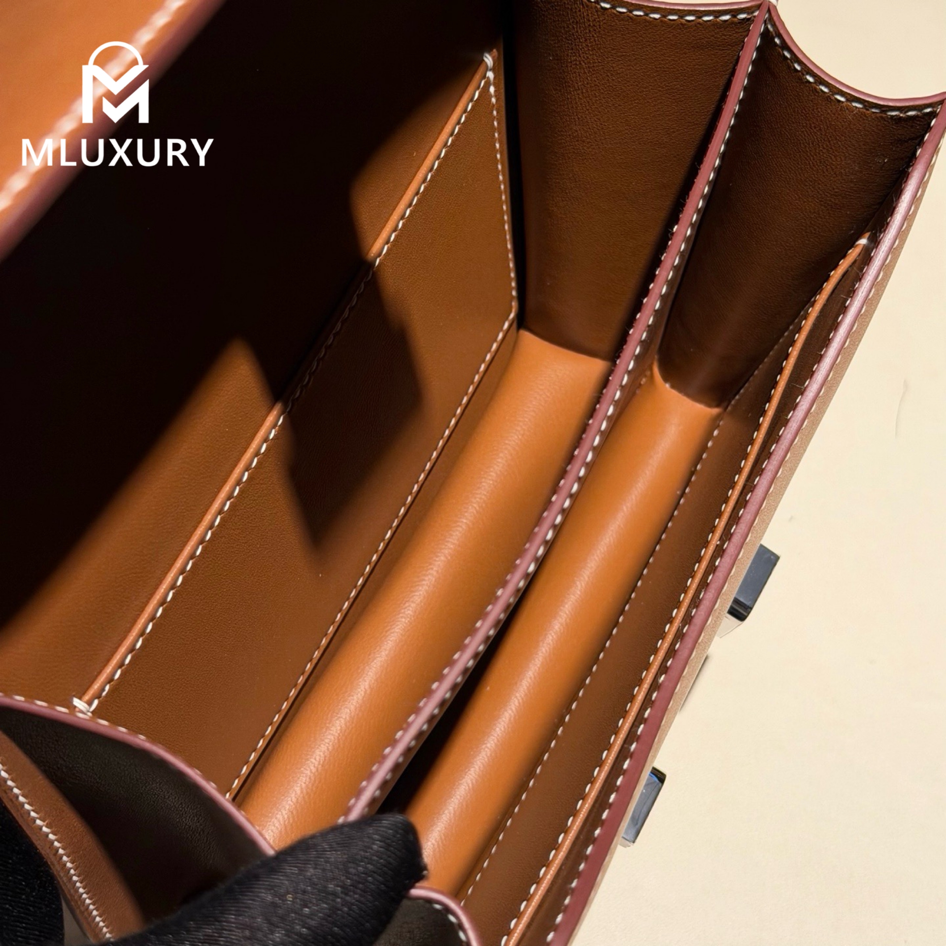 Hermès Constance 19 new flight attendant style with mirror, Genuine French HASS Barenia saddle leather, Gold-brown,Silver hardware