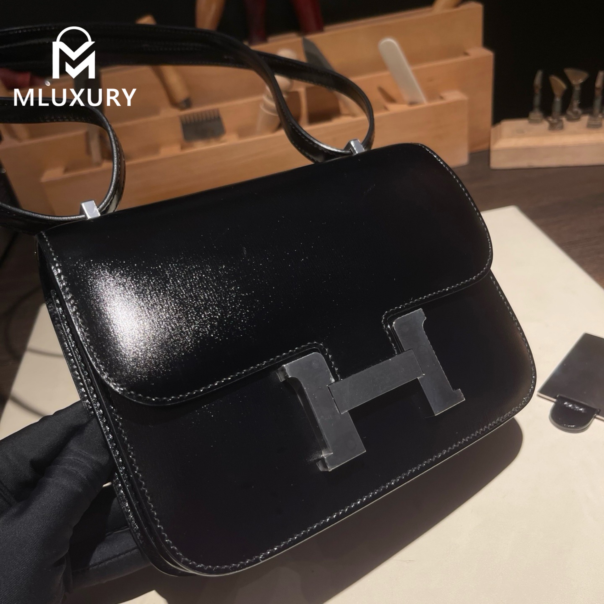 Hermès Constance 19 New Flight Attendant Style with Mirror, Box Leather, Black, Silver Hardware
