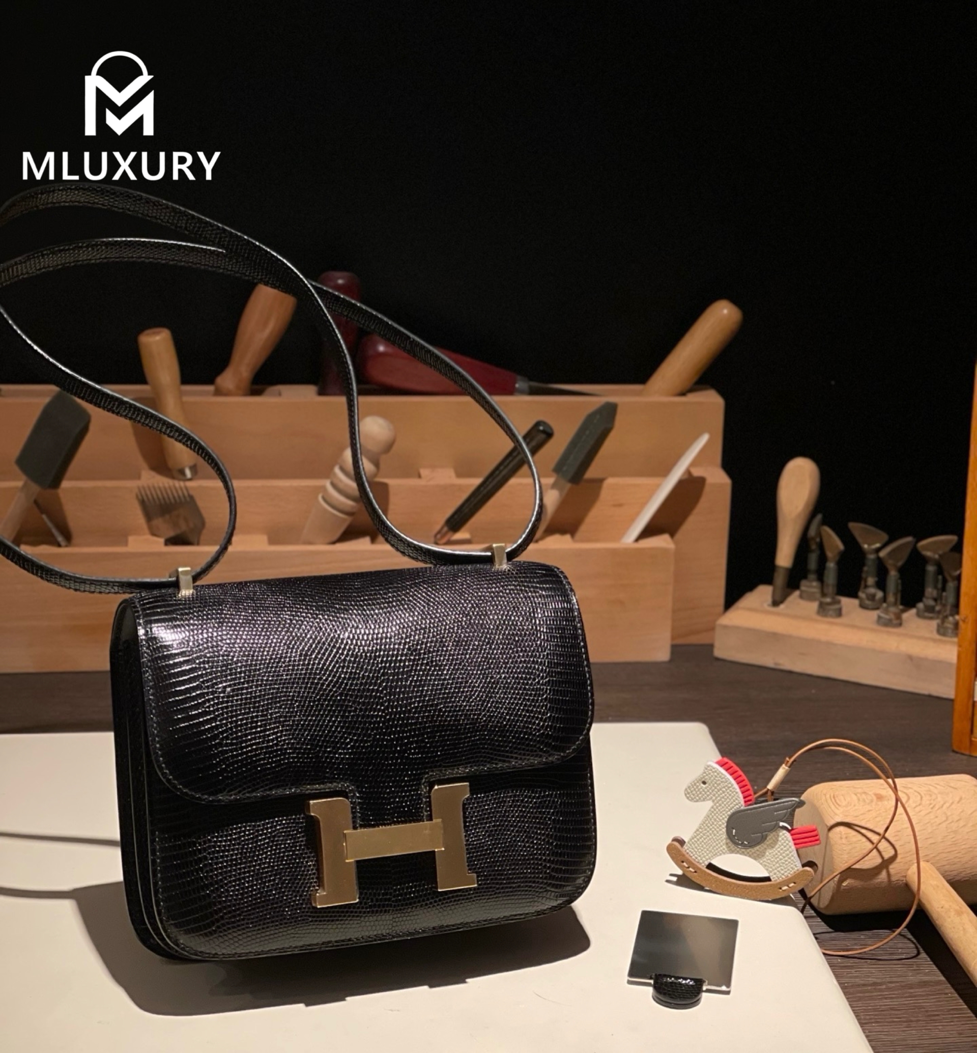 Hermès Constance 19 new flight attendant style with mirror, Lizard skin, Black,  Gold hardware