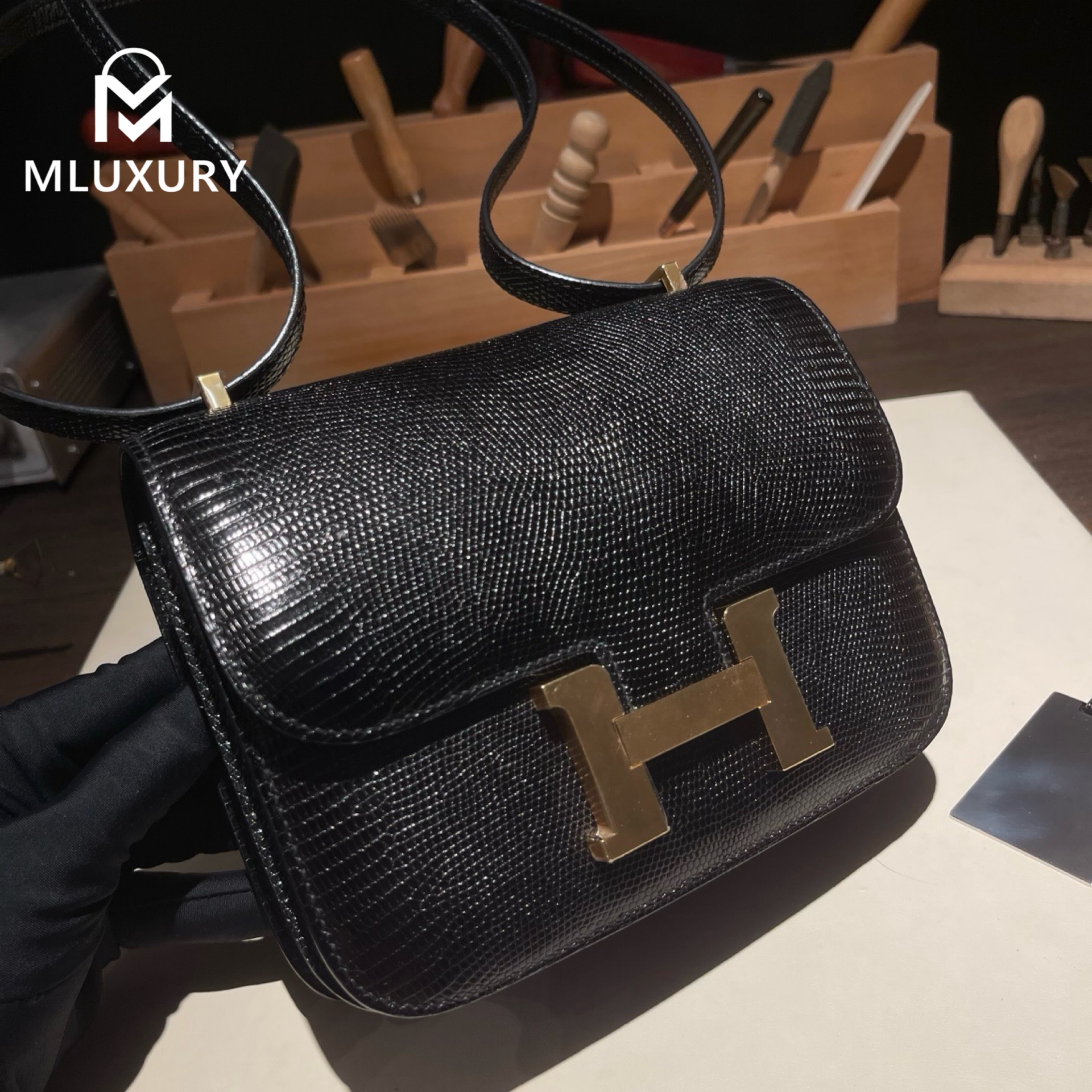 Hermès Constance 19 new flight attendant style with mirror, Lizard skin, Black,  Gold hardware