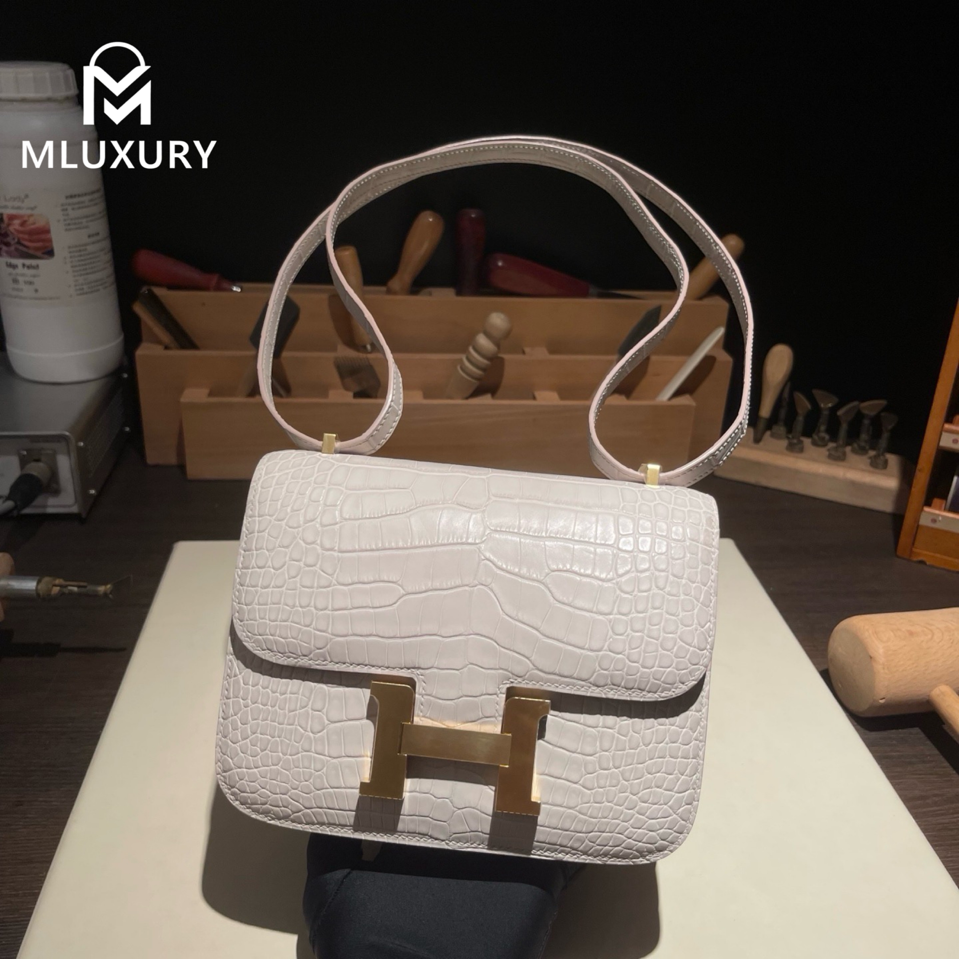 Hermès Constance 19, the new flight attendant style with mirrors, Matte American crocodile finish, Glacial white, Gold hardware