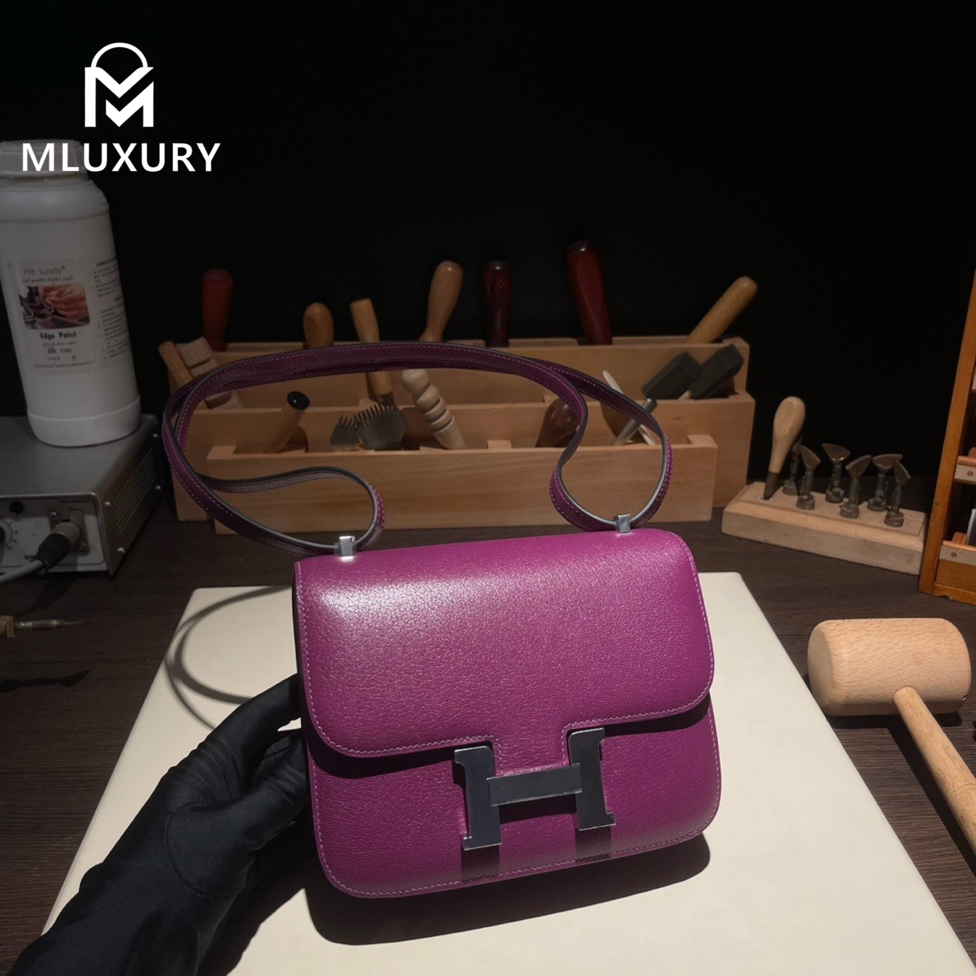 Hermès Constance 19 new flight attendant style with mirror, Genuine Chanklia goatskin leather, P9 anemone purple, Silver hardware