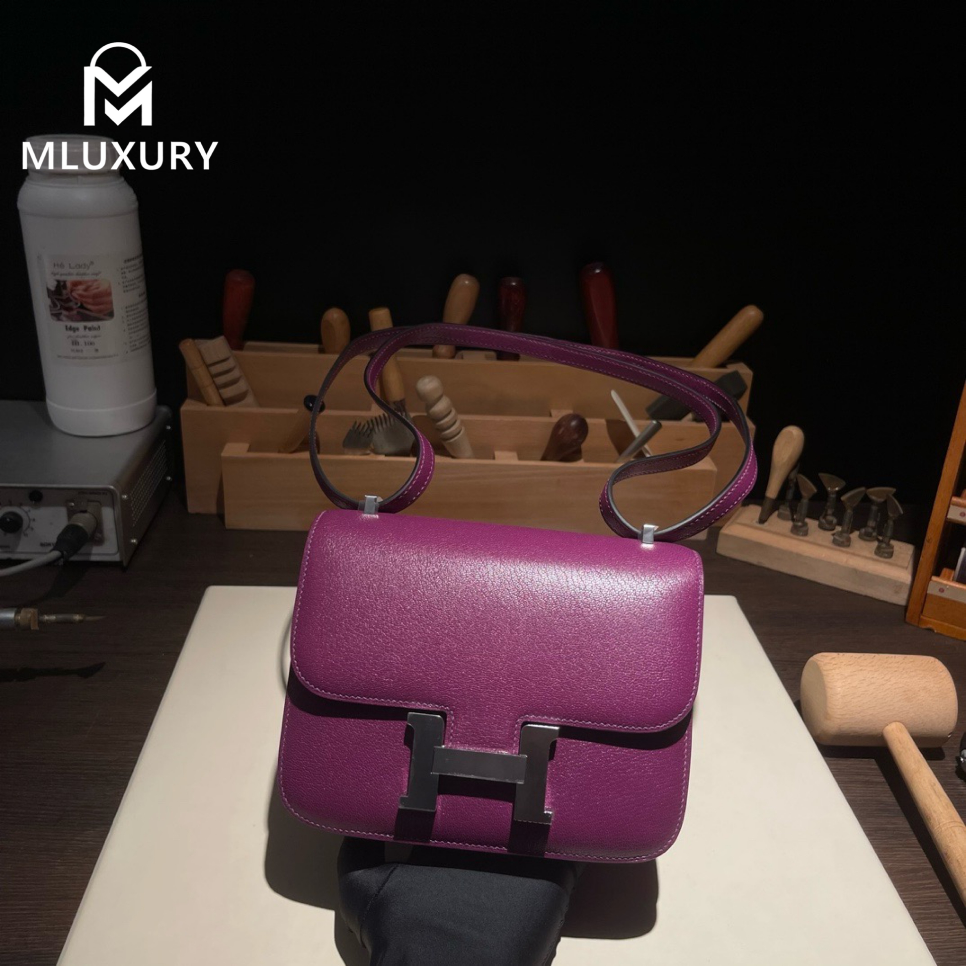 Hermès Constance 19 new flight attendant style with mirror, Genuine Chanklia goatskin leather, P9 anemone purple, Silver hardware