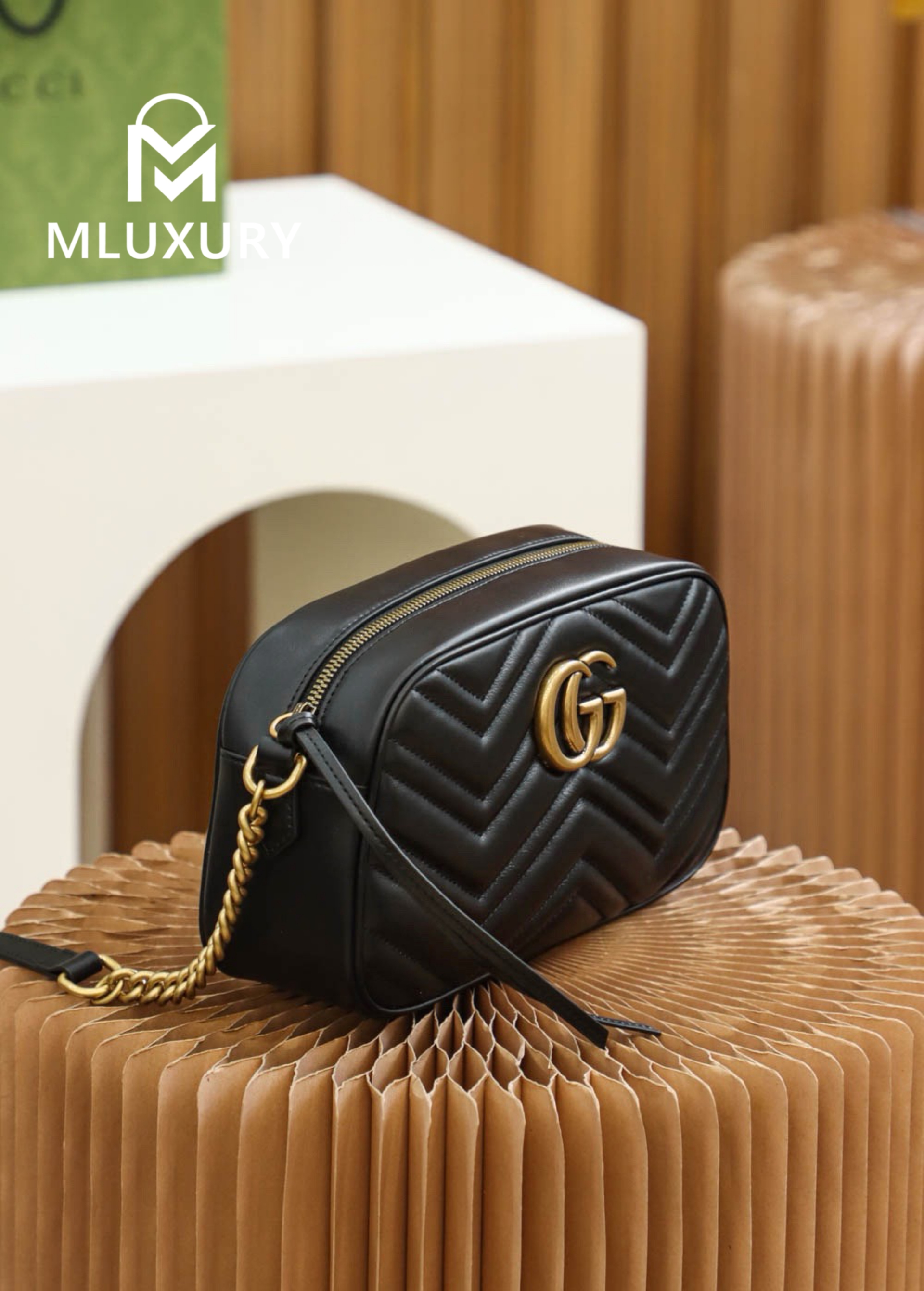 GUCCI Marmont 24cm Camera Bag – Black
