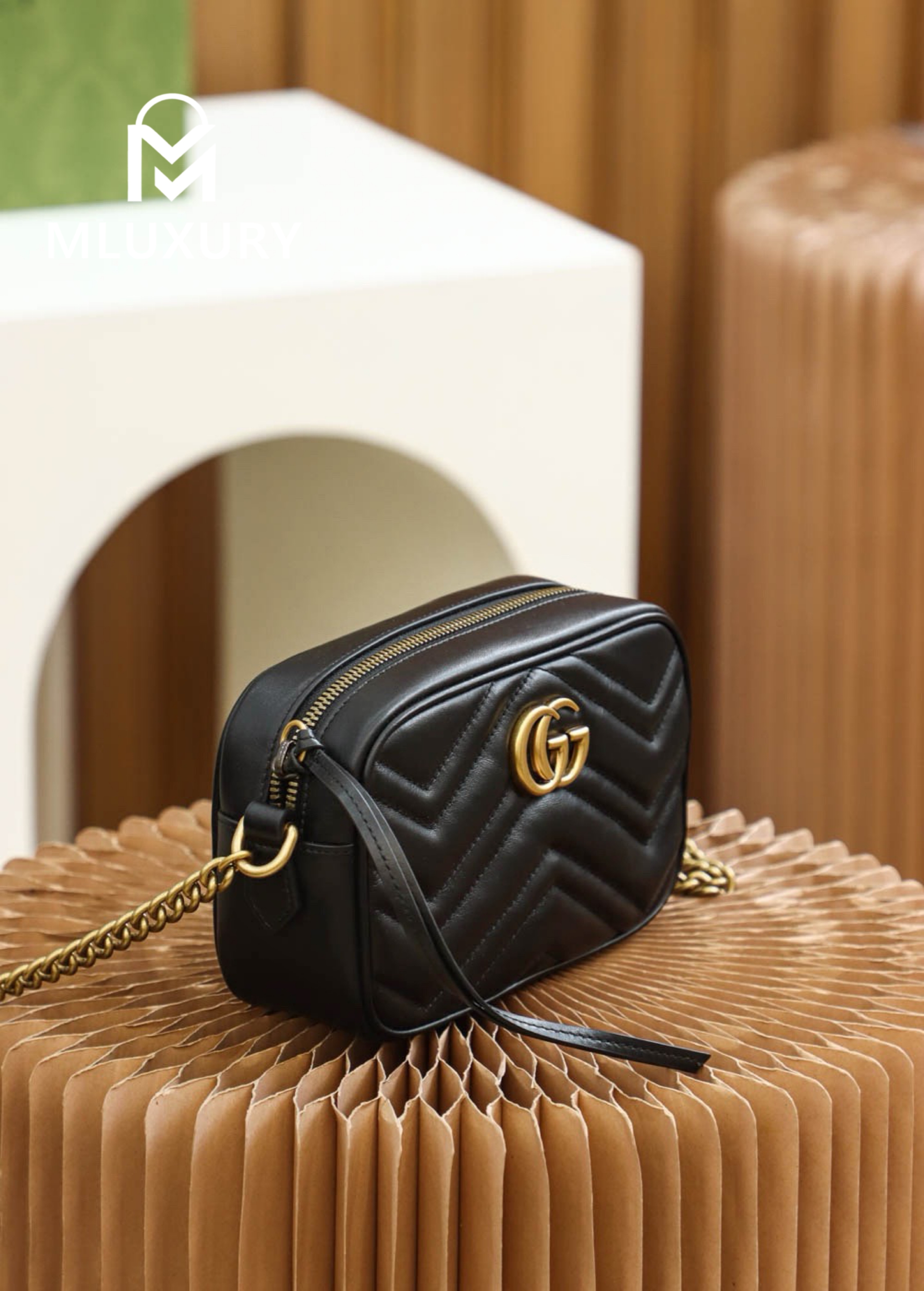 GUCCI Marmont 18cm Camera Bag – Black