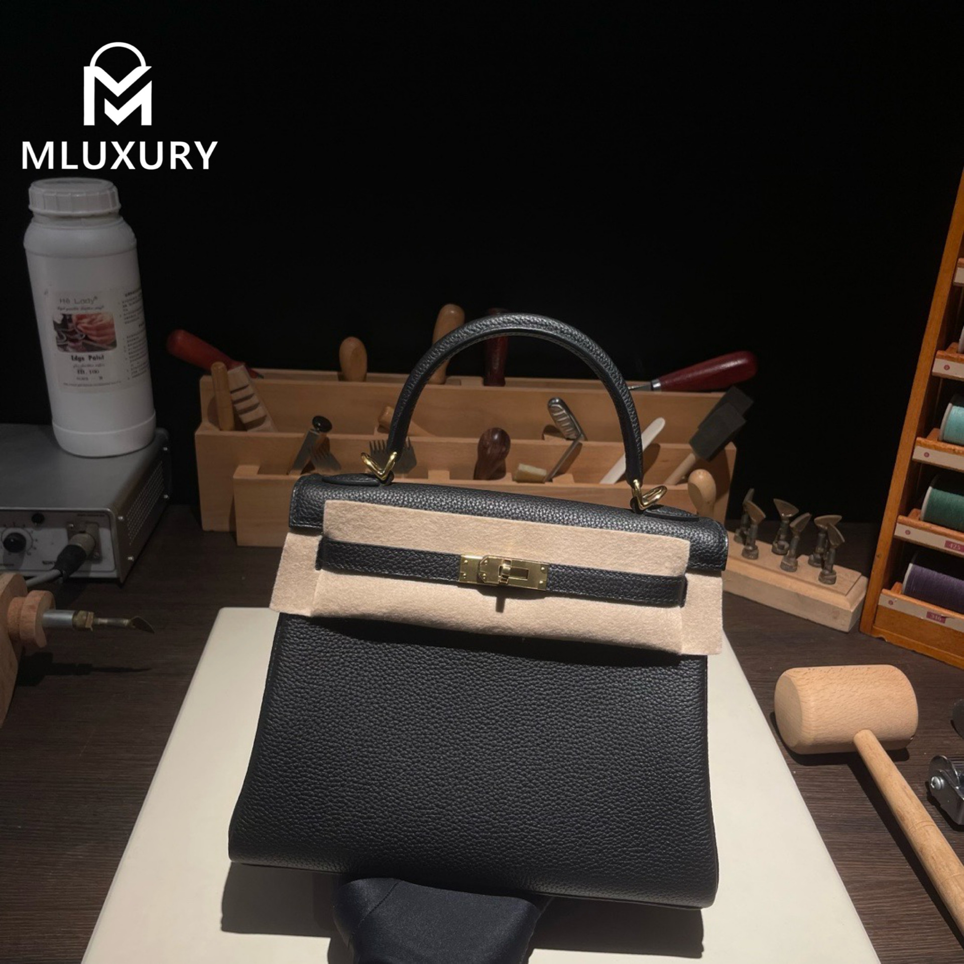 Hermès Kelly 25 Togo leather with inner stitching, Black, Gold hardware