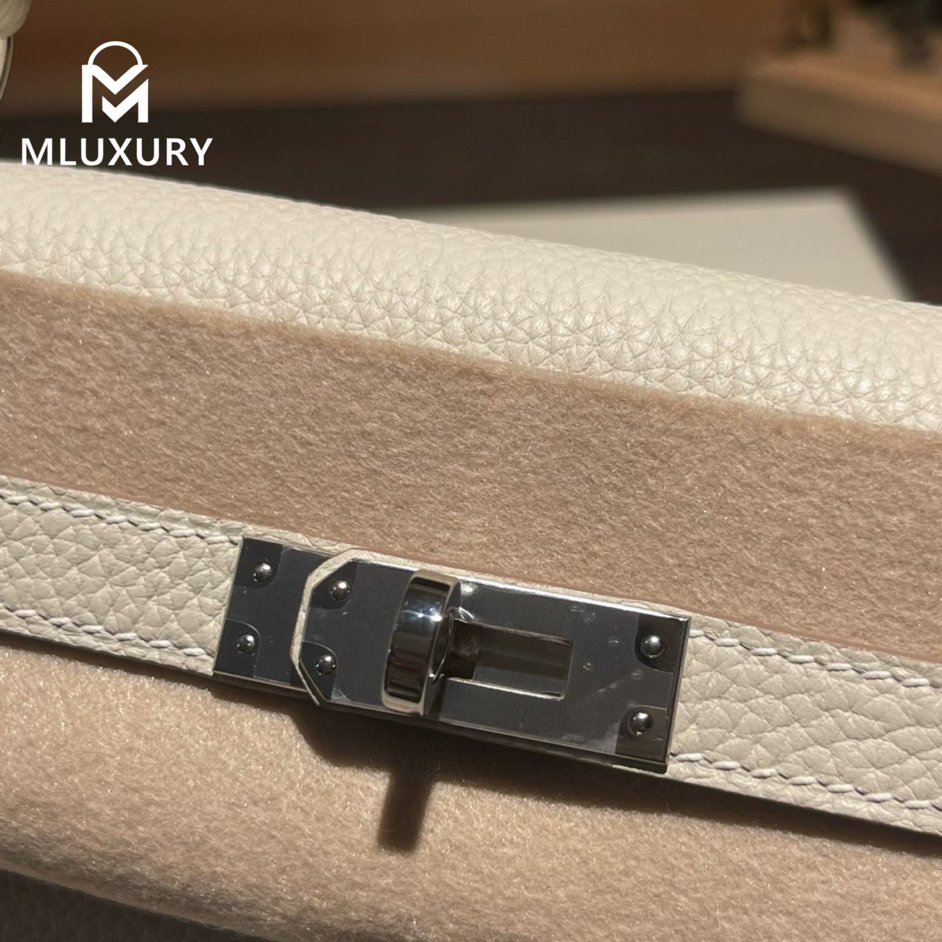 Hermès Kelly 25 Togo leather with inner stitching, Milkshake white, Silver hardware