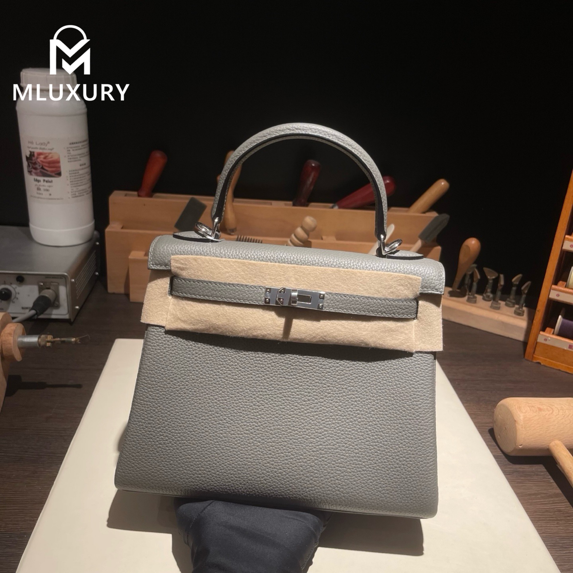 Hermès Kelly 25, Togo leather with inner stitching, Cumulus grey, Silver hardware