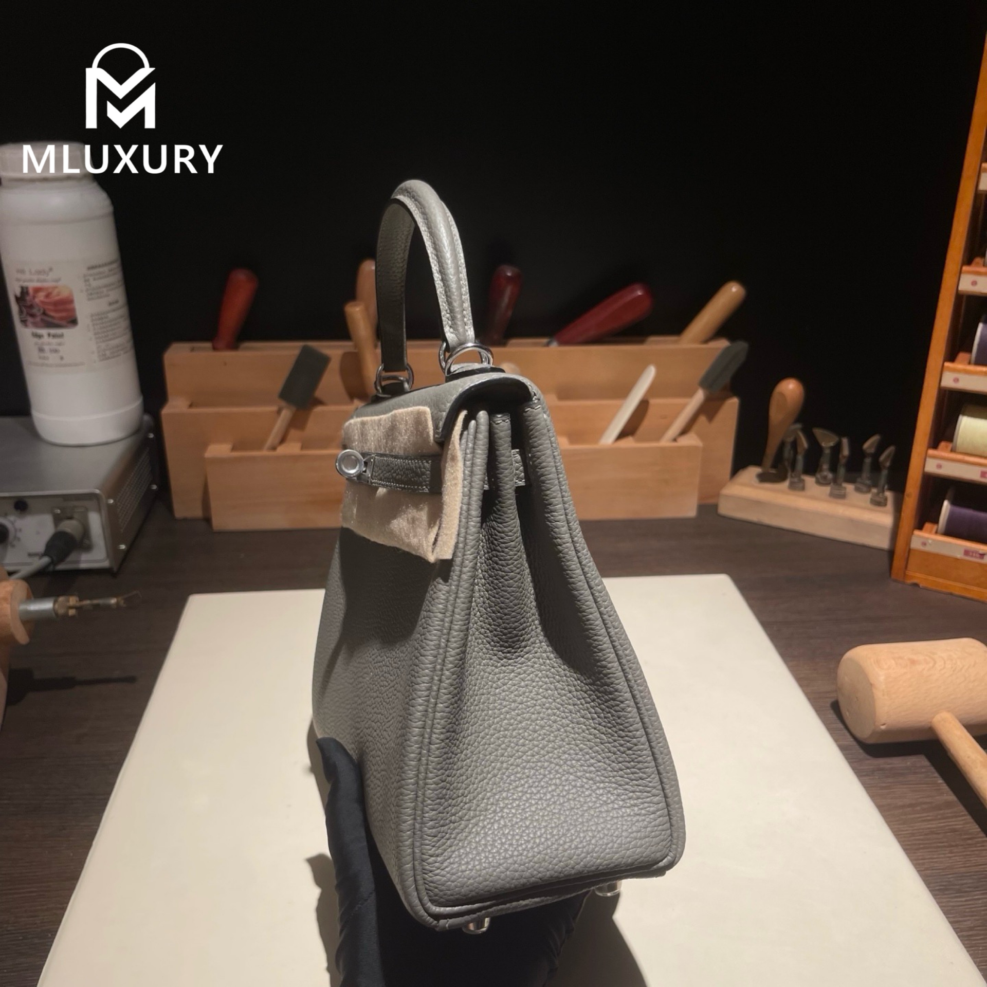 Hermès Kelly 25, Togo leather with inner stitching, Cumulus grey, Silver hardware