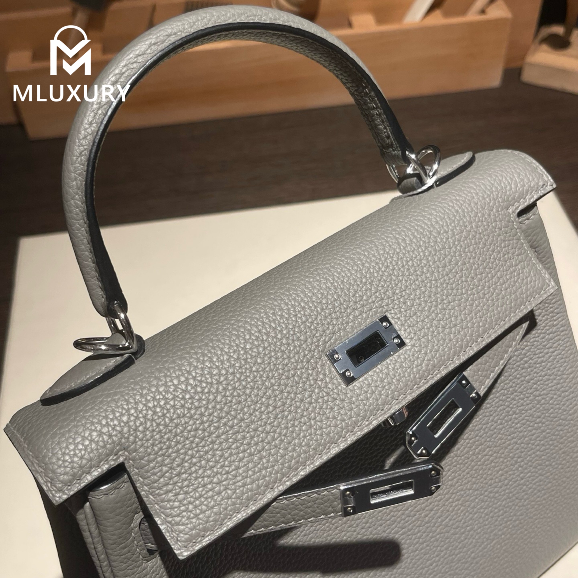 Hermès Kelly 25, Togo leather with inner stitching, Cumulus grey, Silver hardware