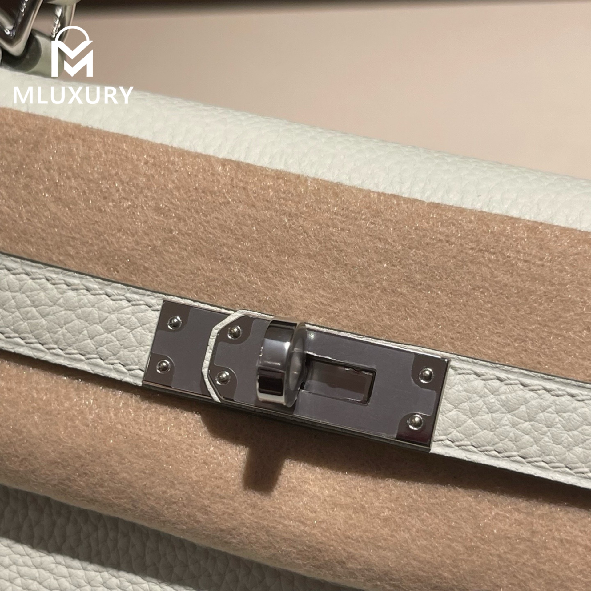 Hermès Kelly 25, Togo leather with inner stitching, Bubble green, Silver hardware