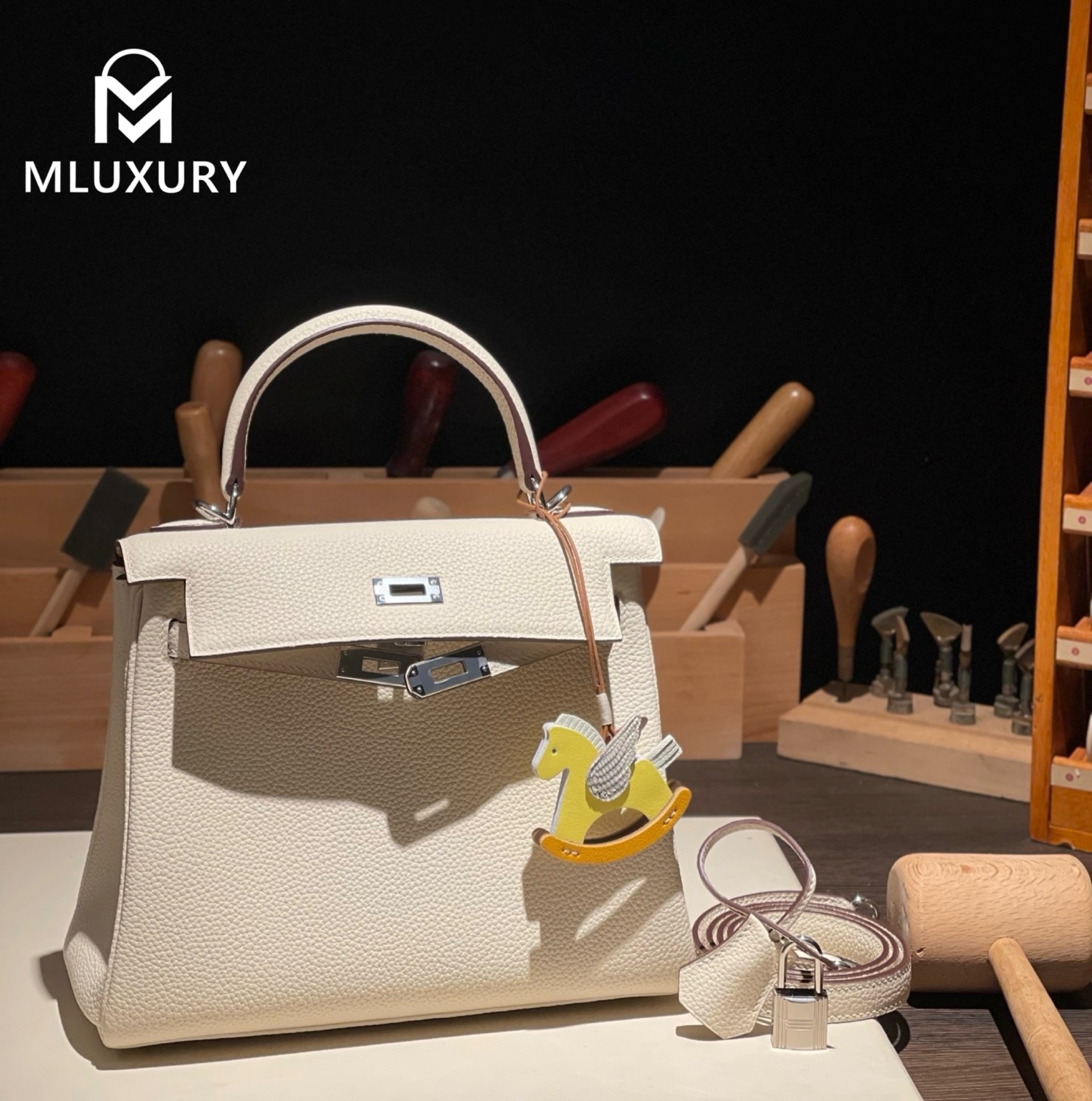 Hermès Kelly 25, Togo leather with inner stitching, Cream white, Silver hardware