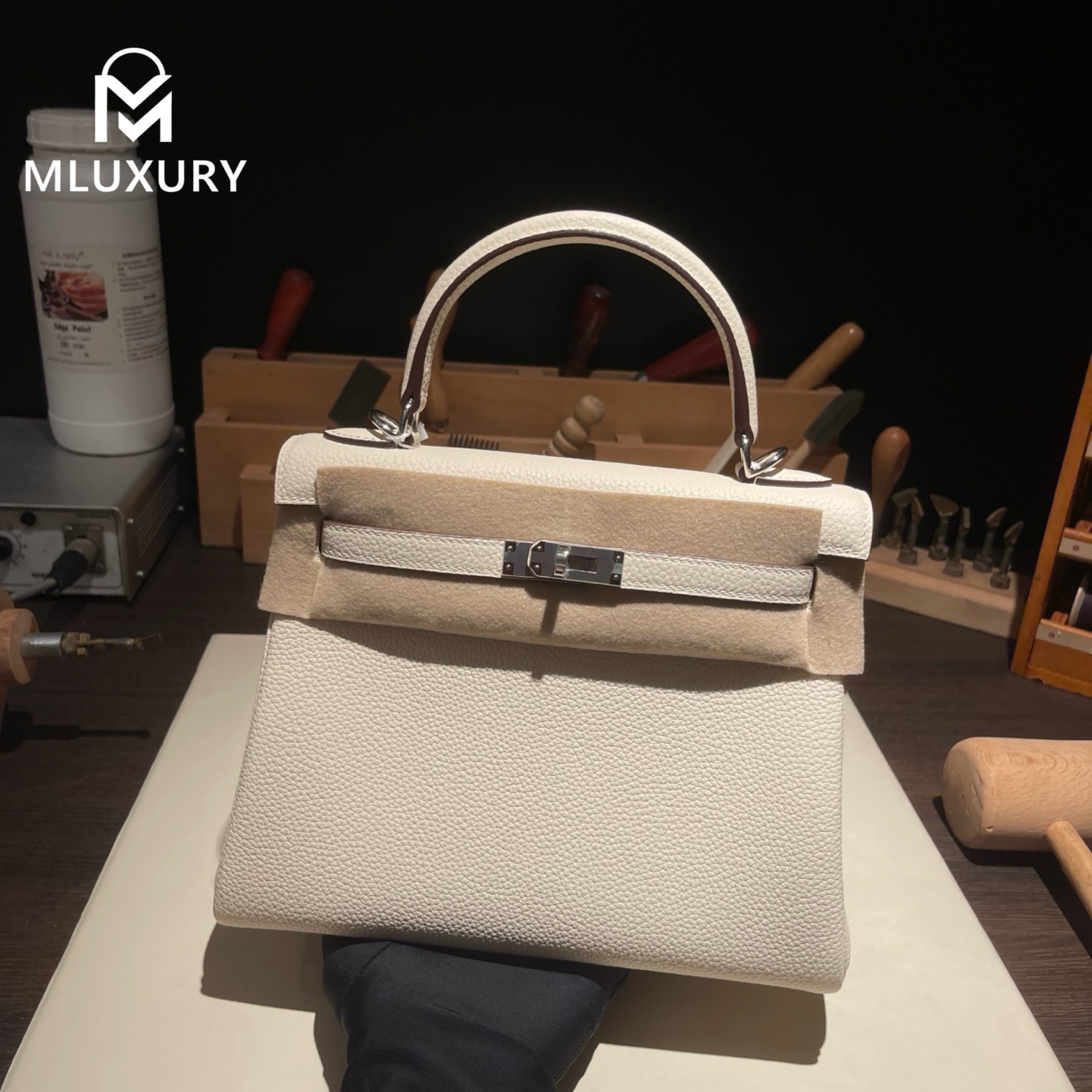 Hermès Kelly 25, Togo leather with inner stitching, Cream white, Silver hardware