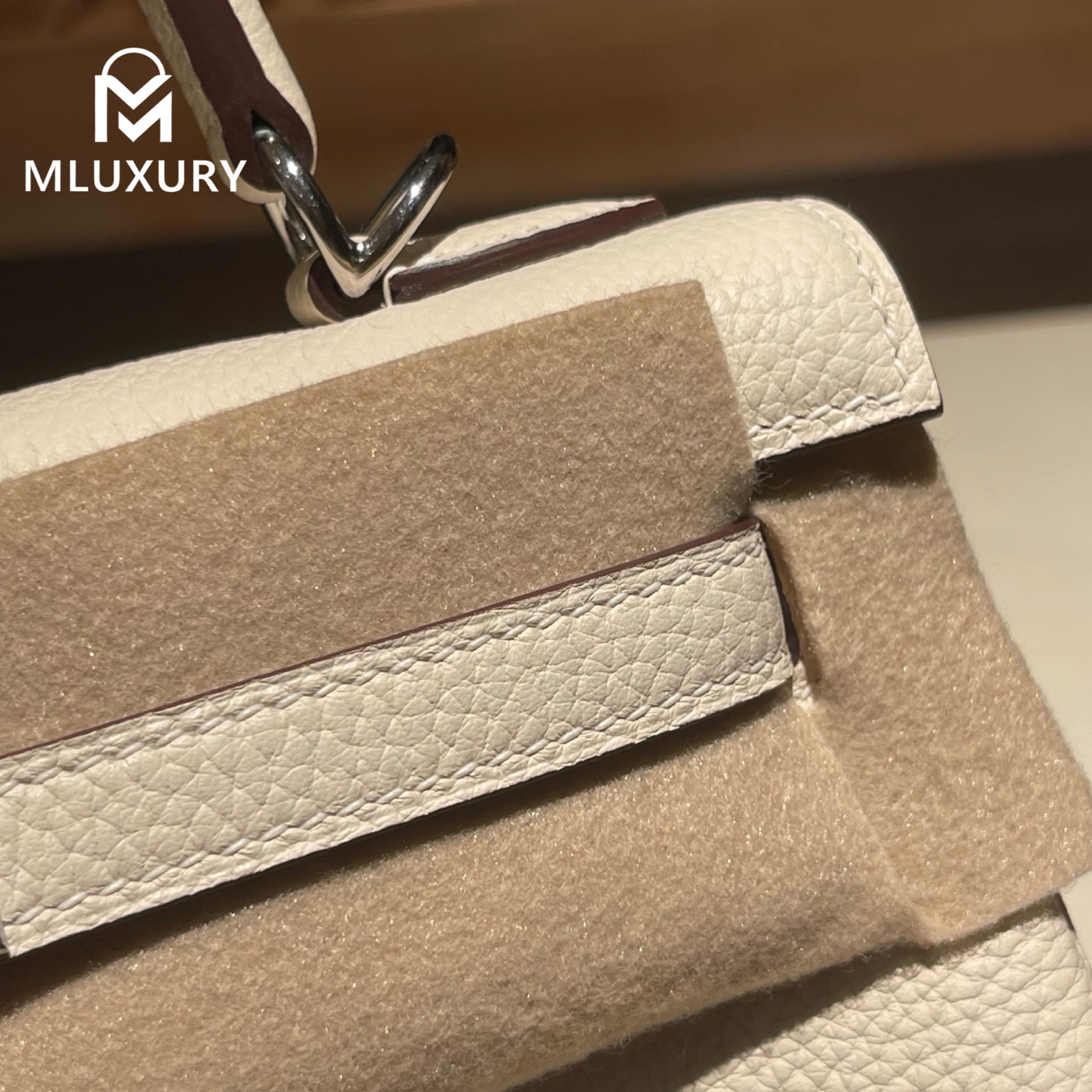 Hermès Kelly 25, Togo leather with inner stitching, Cream white, Silver hardware