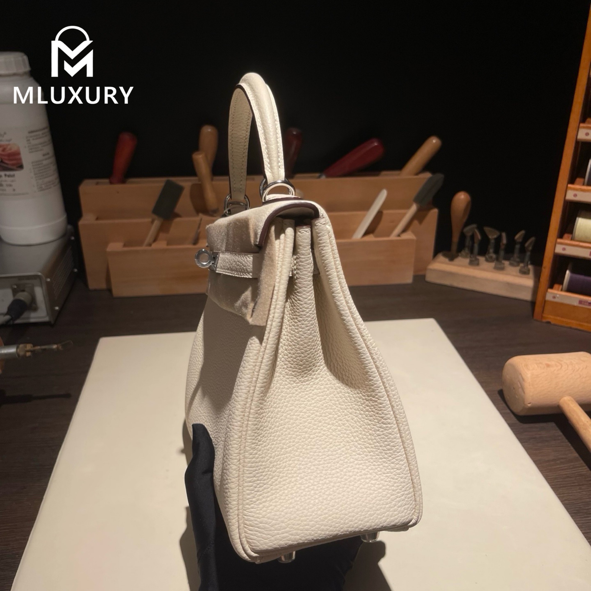 Hermès Kelly 25, Togo leather with inner stitching, Cream white, Silver hardware