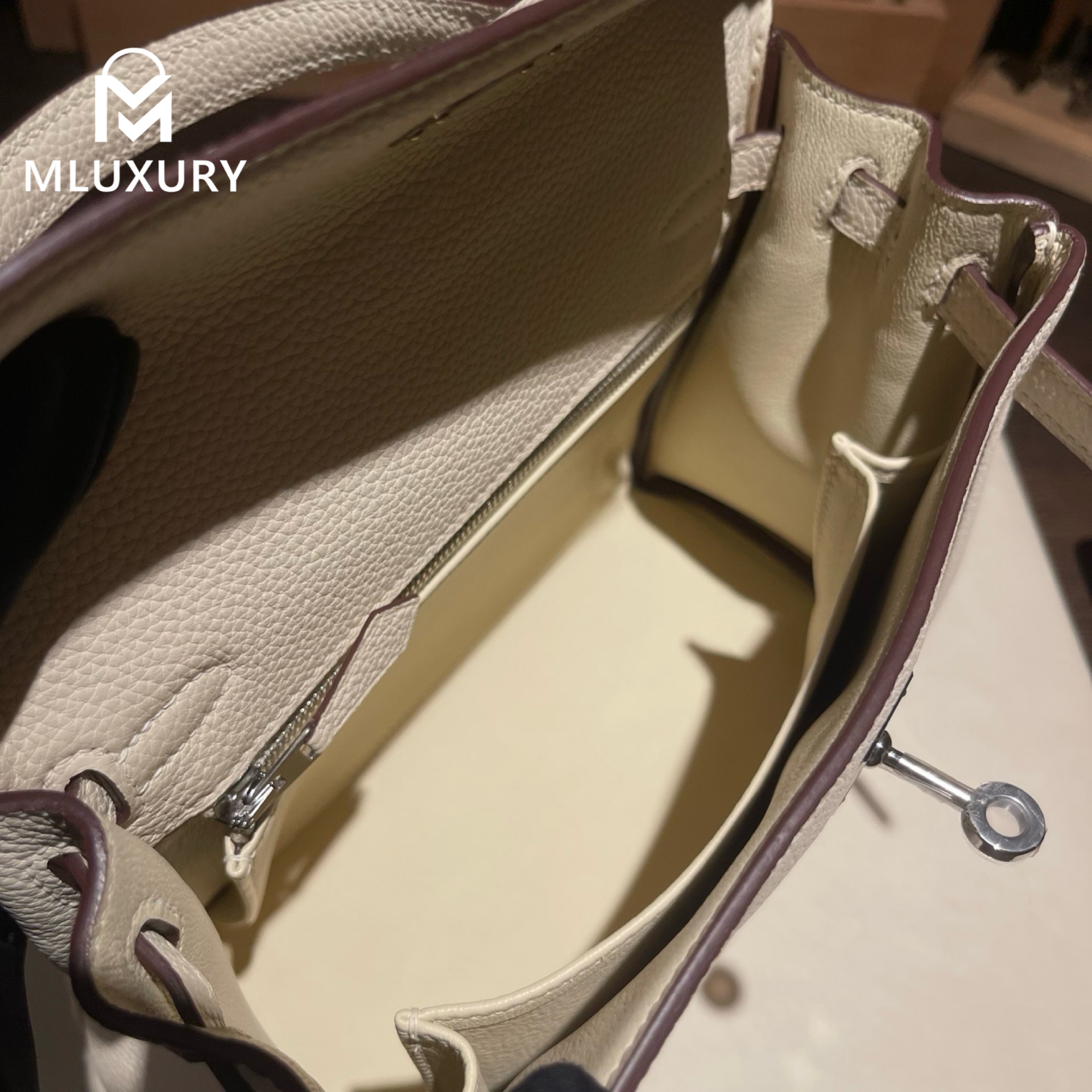 Hermès Kelly 25, Togo leather with inner stitching, Cream white, Silver hardware