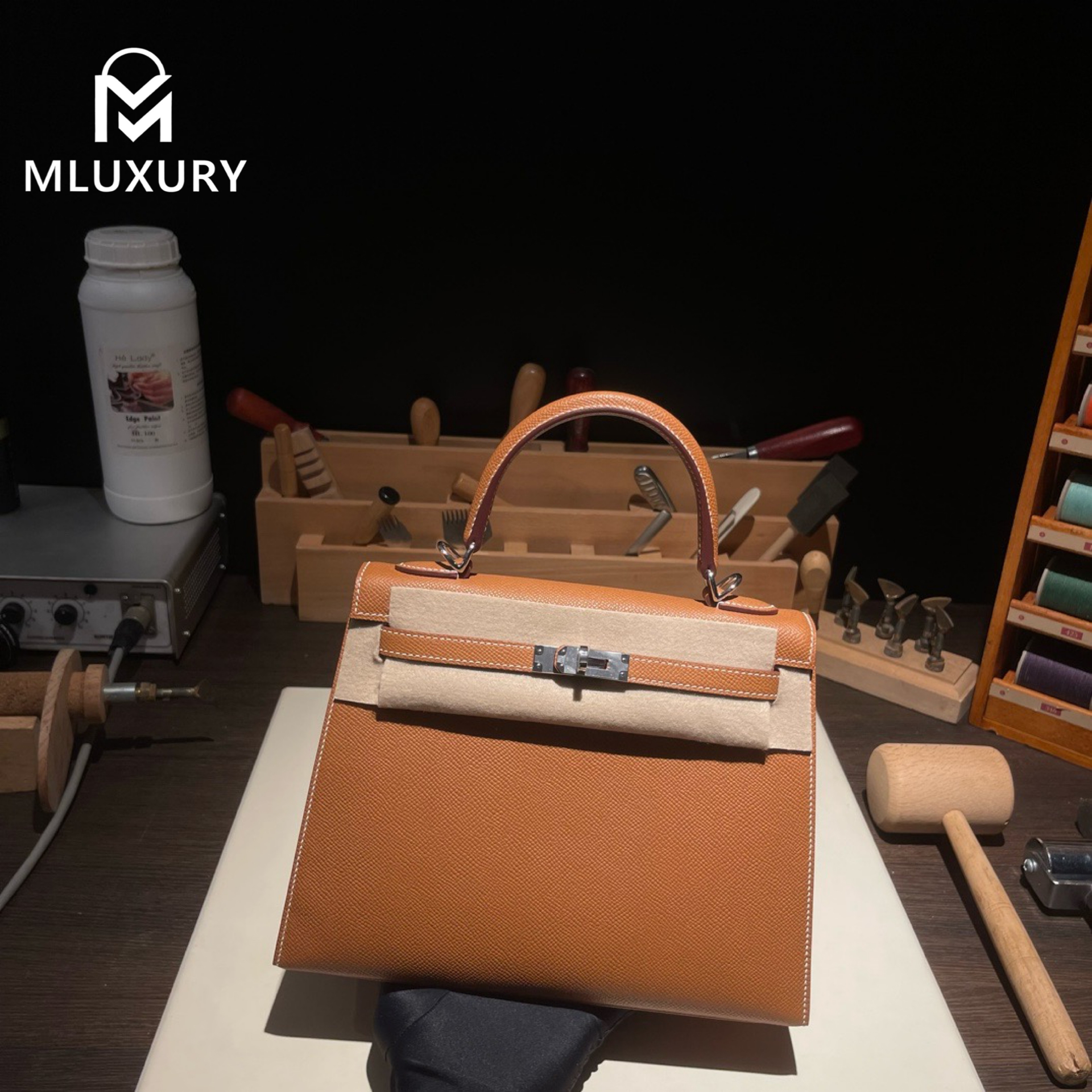 Hermès Kelly 25, Epsom leather exterior, 37 gold brown, silver hardware