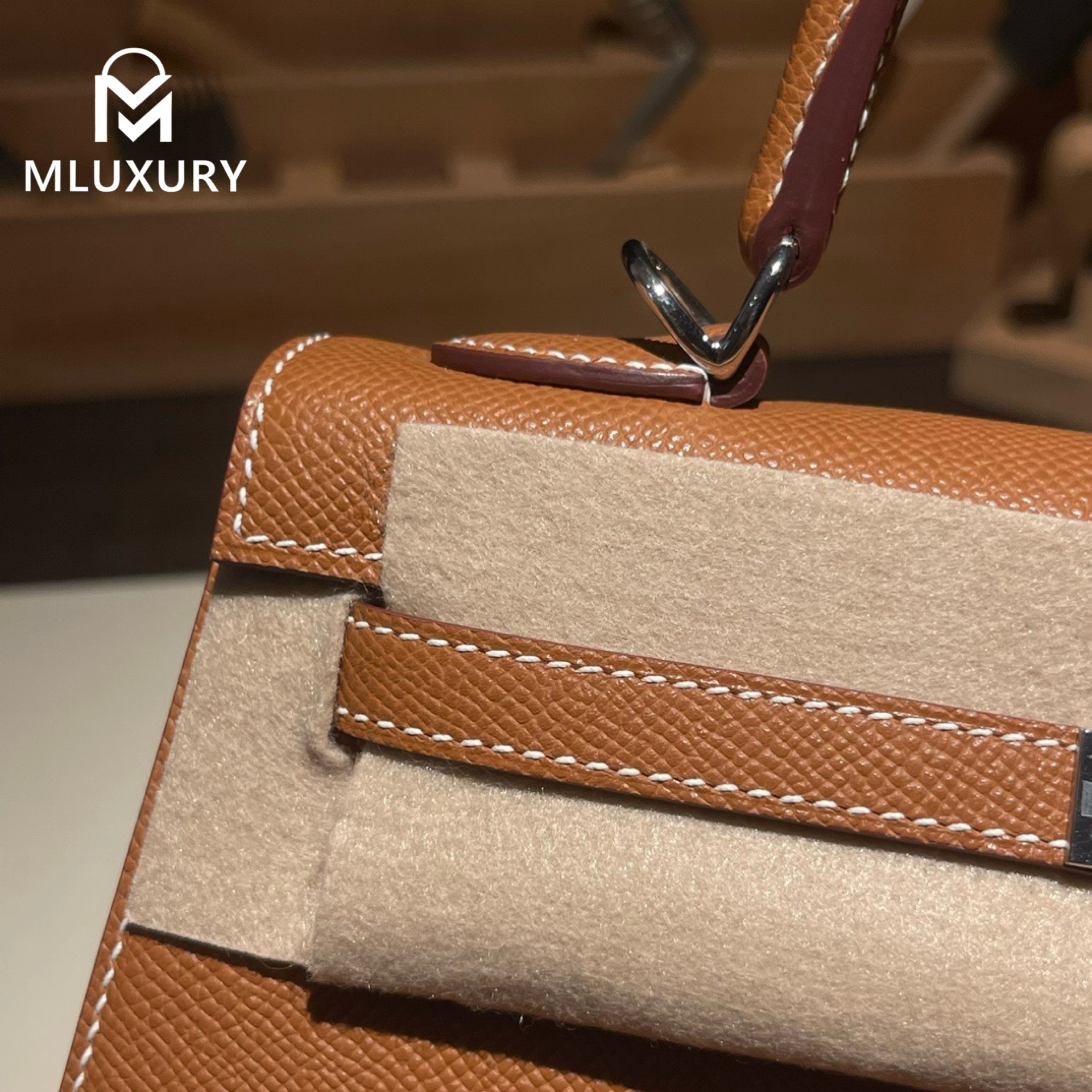 Hermès Kelly 25, Epsom leather exterior, 37 gold brown, silver hardware