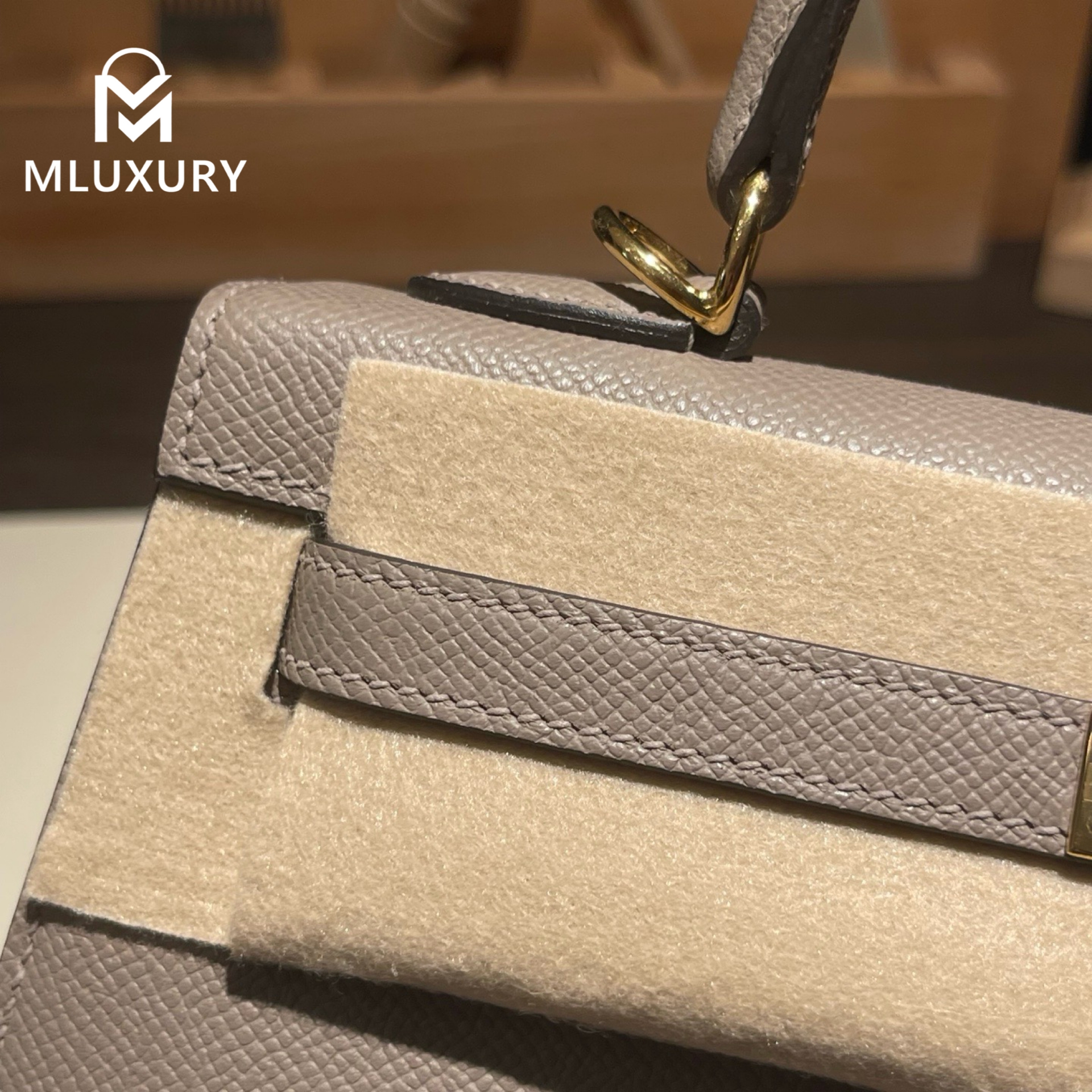 Hermès Kelly 25, Epsom leather exterior, Elephant grey, Gold hardware.