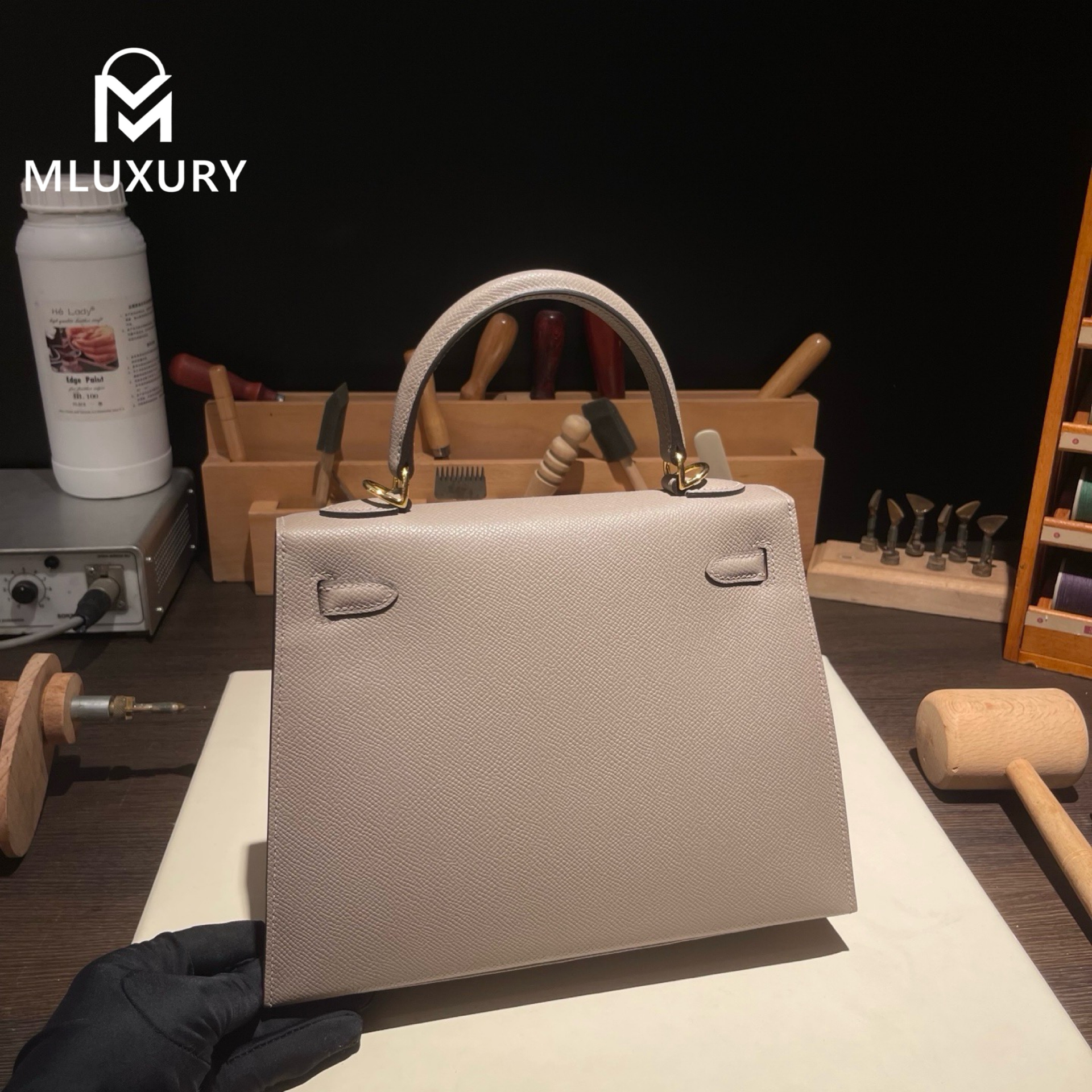 Hermès Kelly 25, Epsom leather exterior, Elephant grey, Gold hardware.