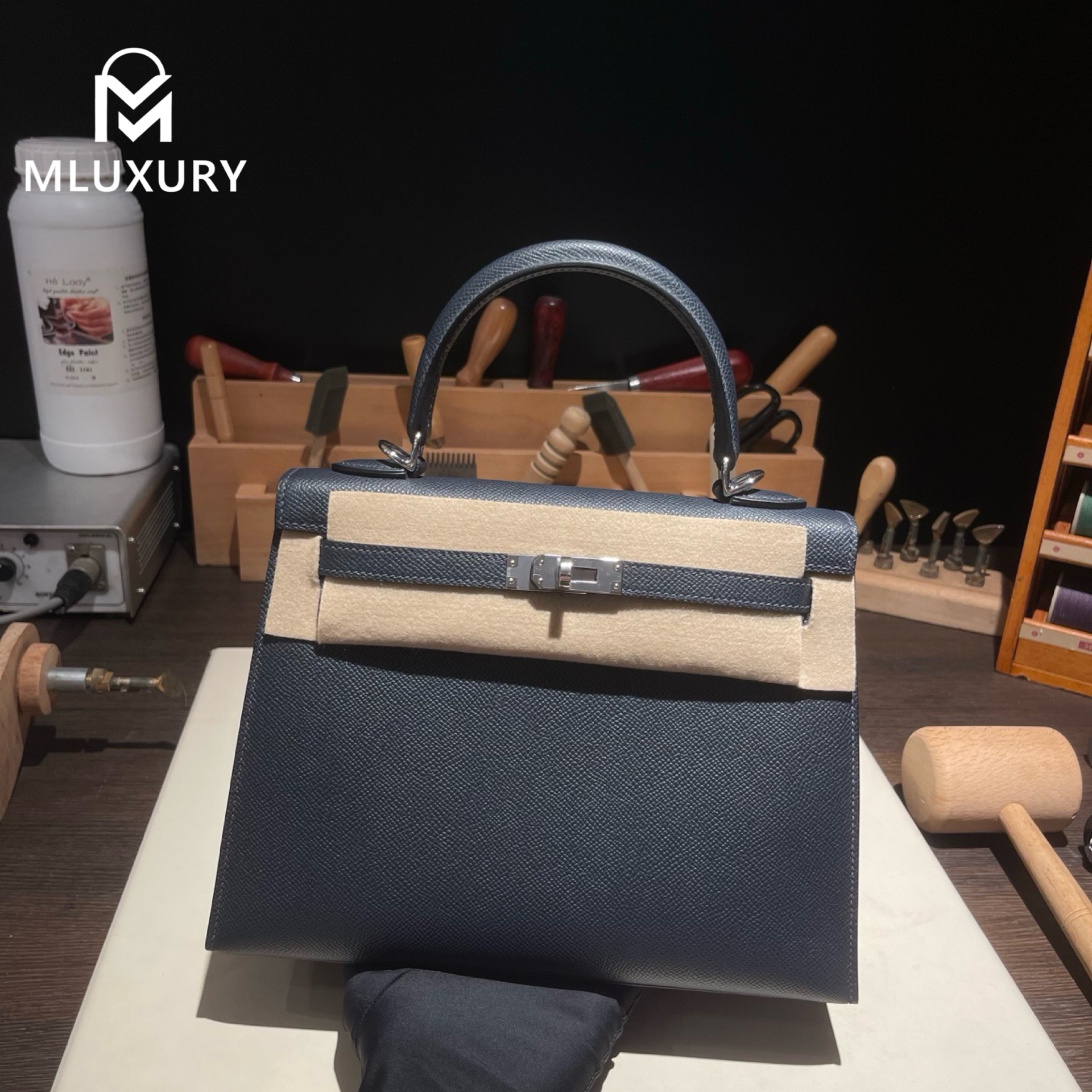 Hermès Kelly 25, Epsom leather exterior, Midnight blue, Silver hardware