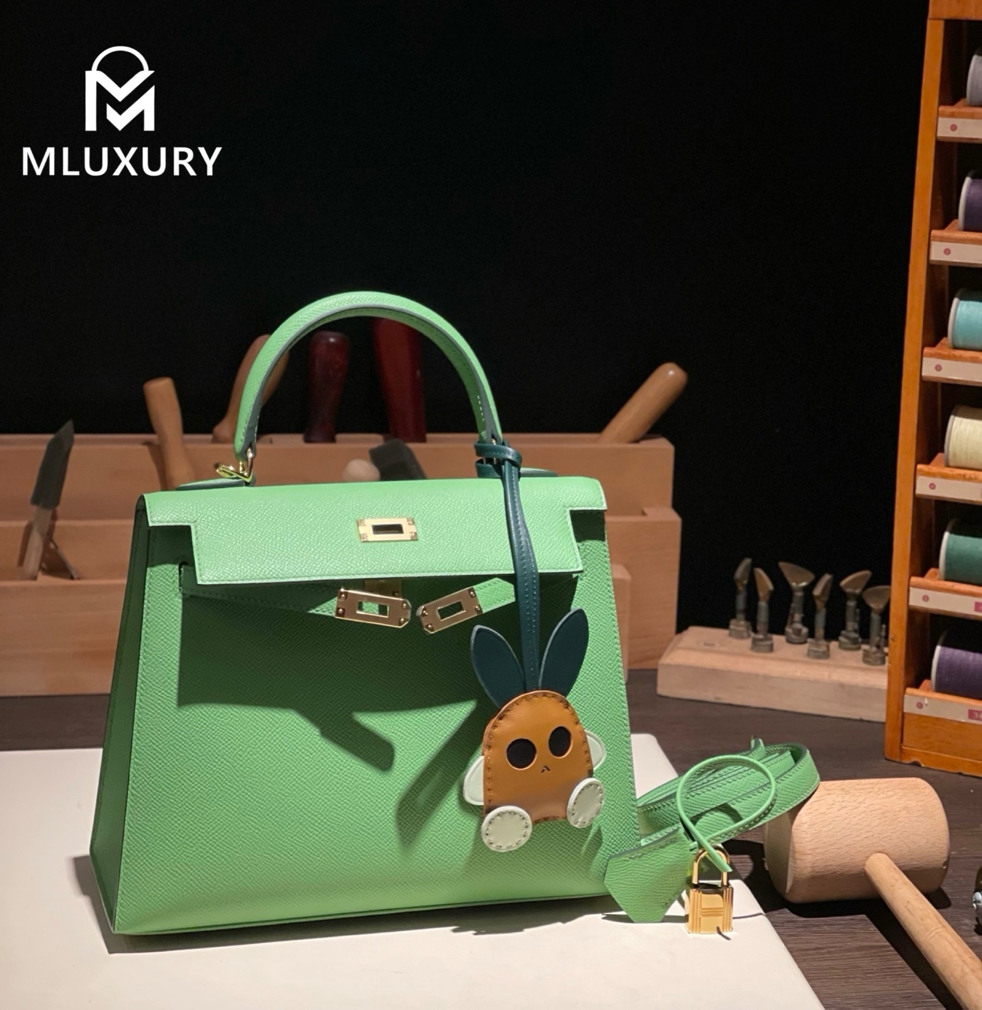 Hermès Kelly 25, Epsom leather exterior, 3i avocado green, gold hardware