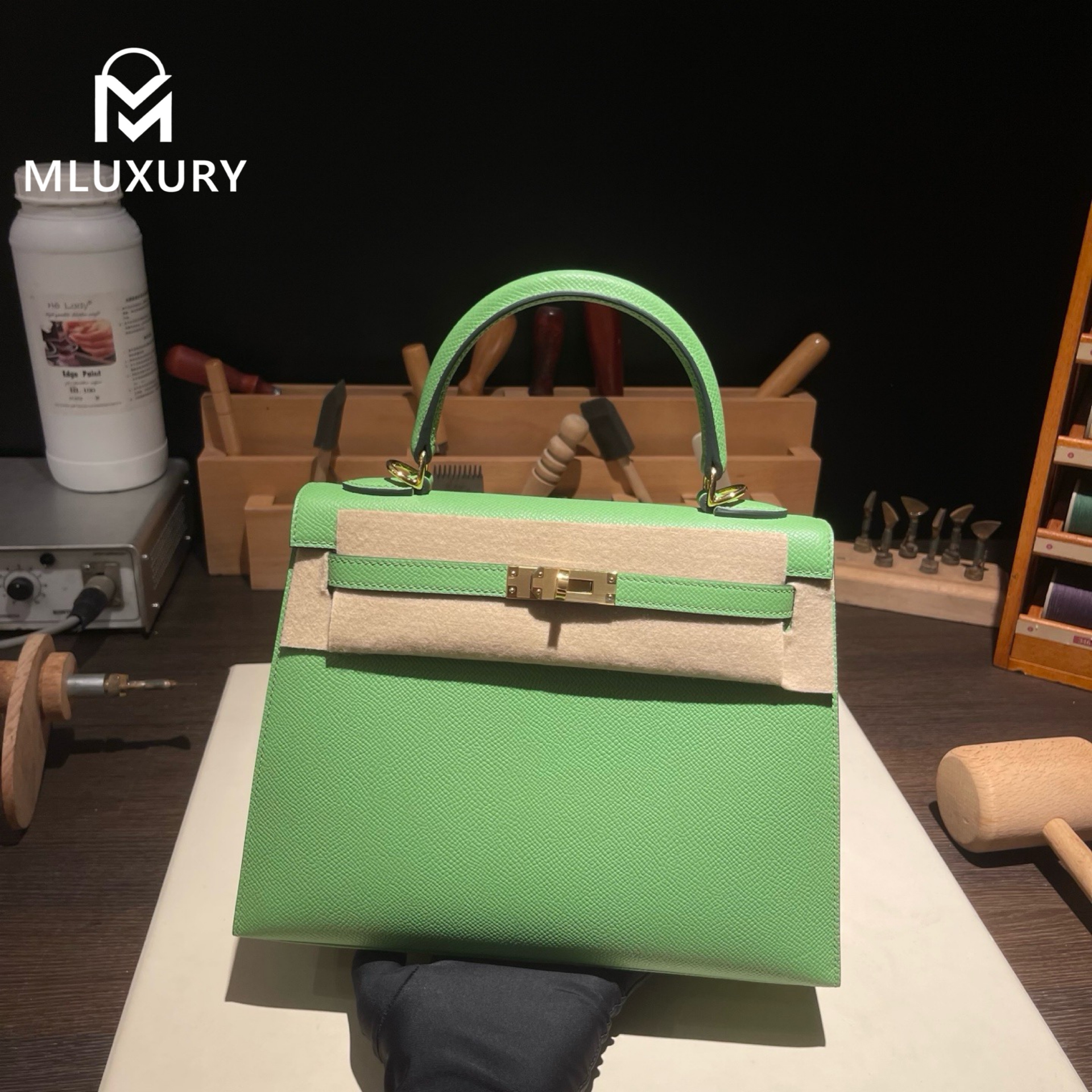 Hermès Kelly 25, Epsom leather exterior, 3i avocado green, gold hardware