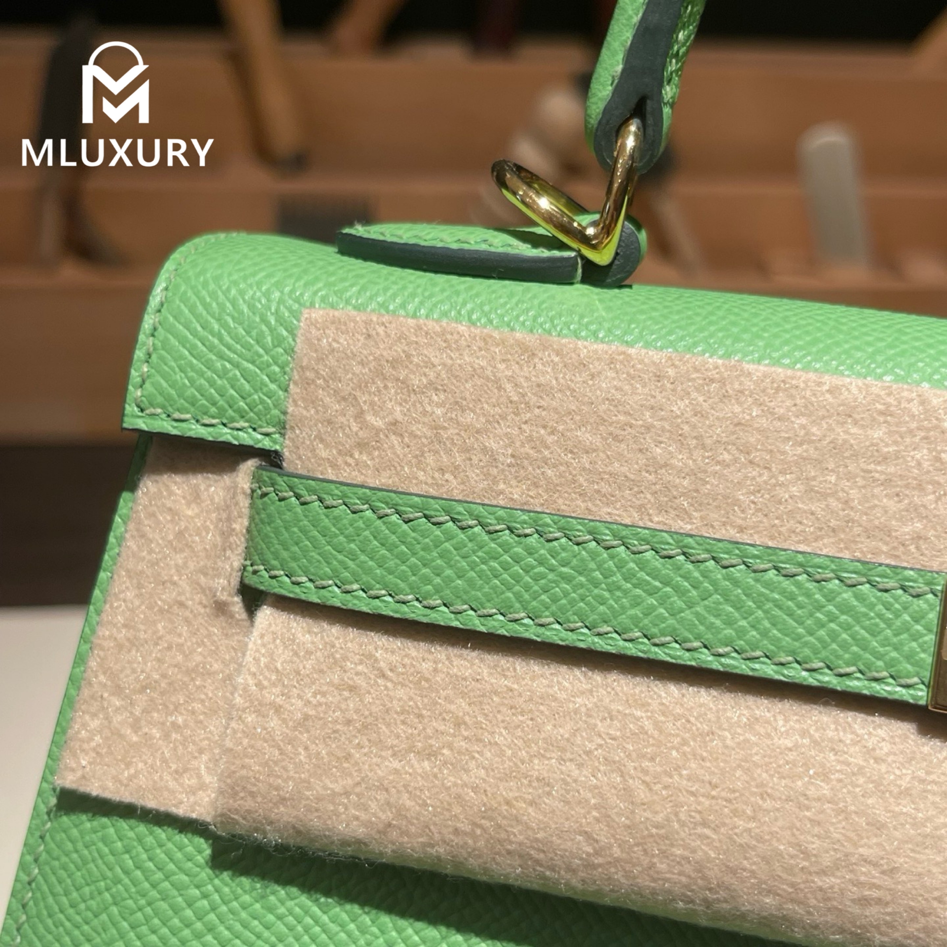 Hermès Kelly 25, Epsom leather exterior, 3i avocado green, gold hardware