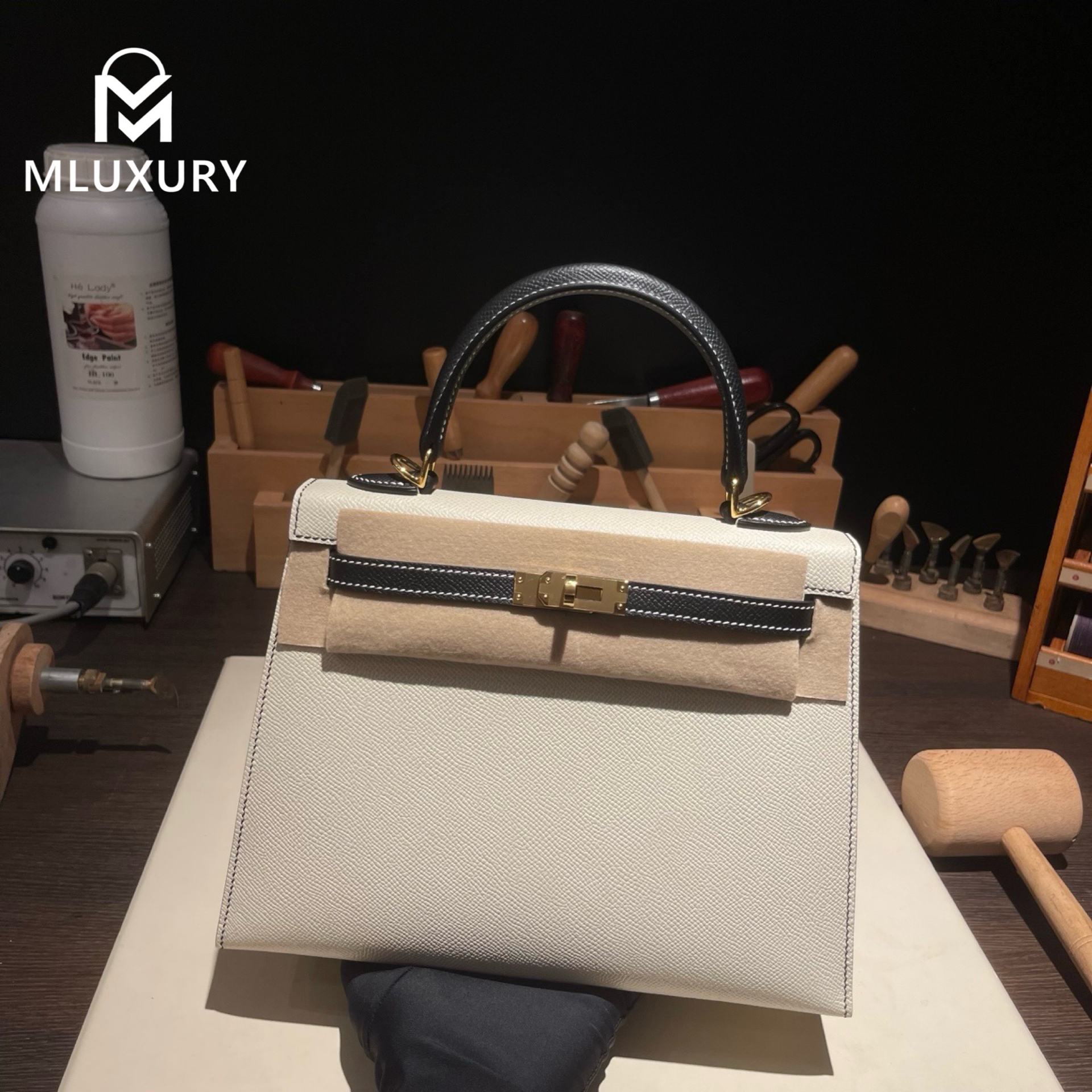 Hermès Kelly 25, Epsom leather, Milkshake white and black, Gold hardware