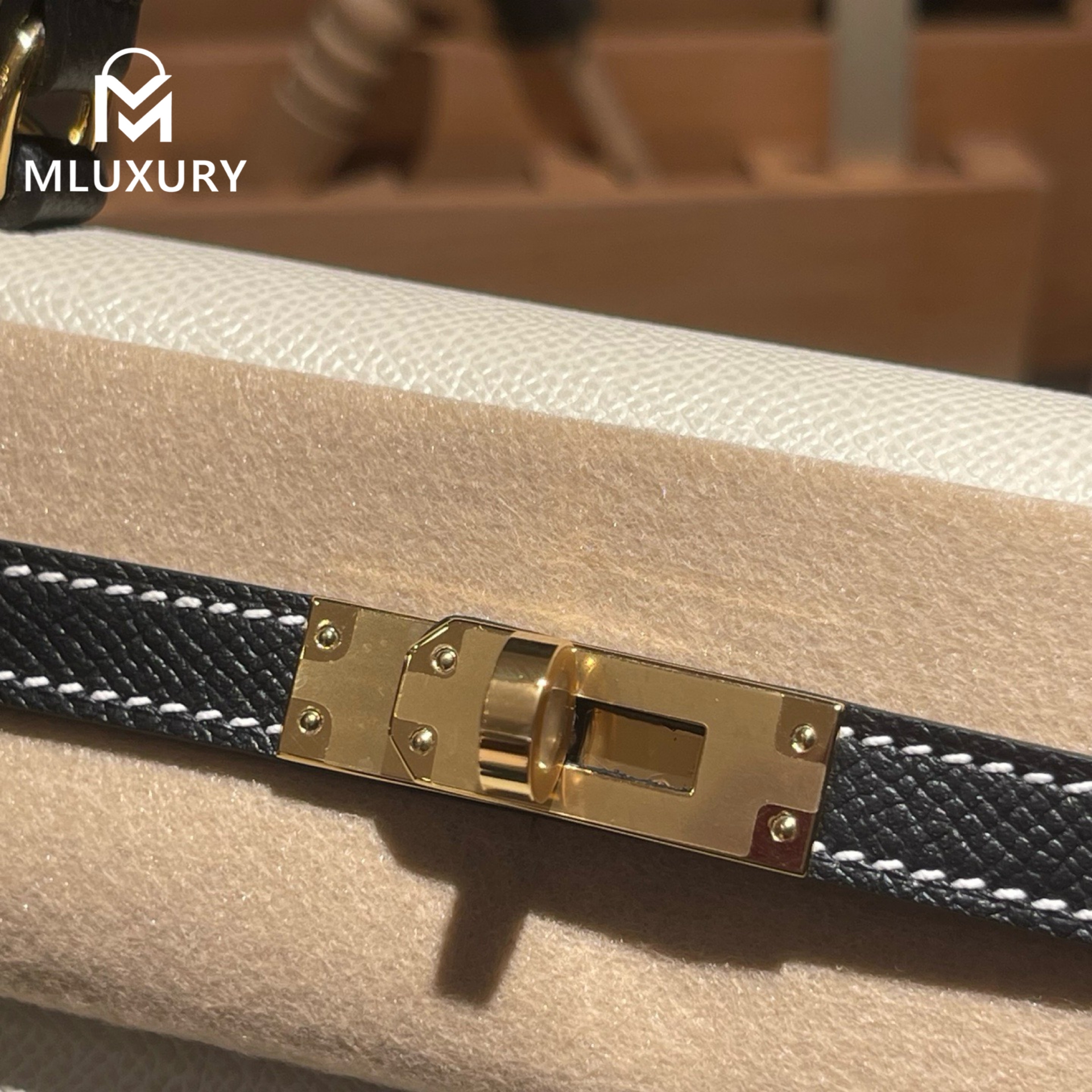 Hermès Kelly 25, Epsom leather, Milkshake white and black, Gold hardware