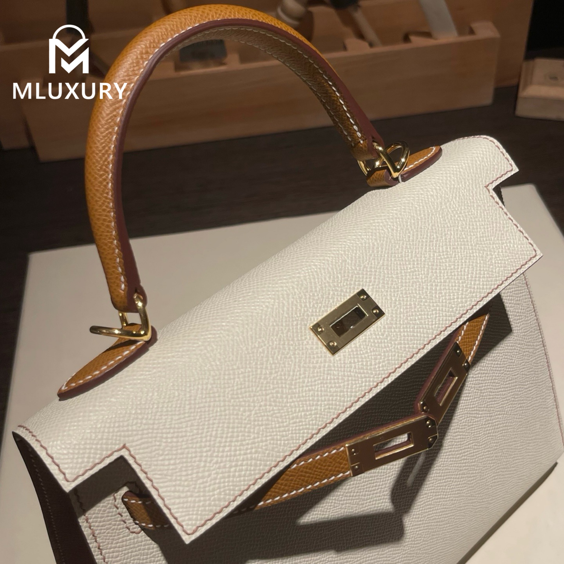 Hermès Kelly 25, Epsom leather, Milkshake white with gold and brown accents, Gold hardware